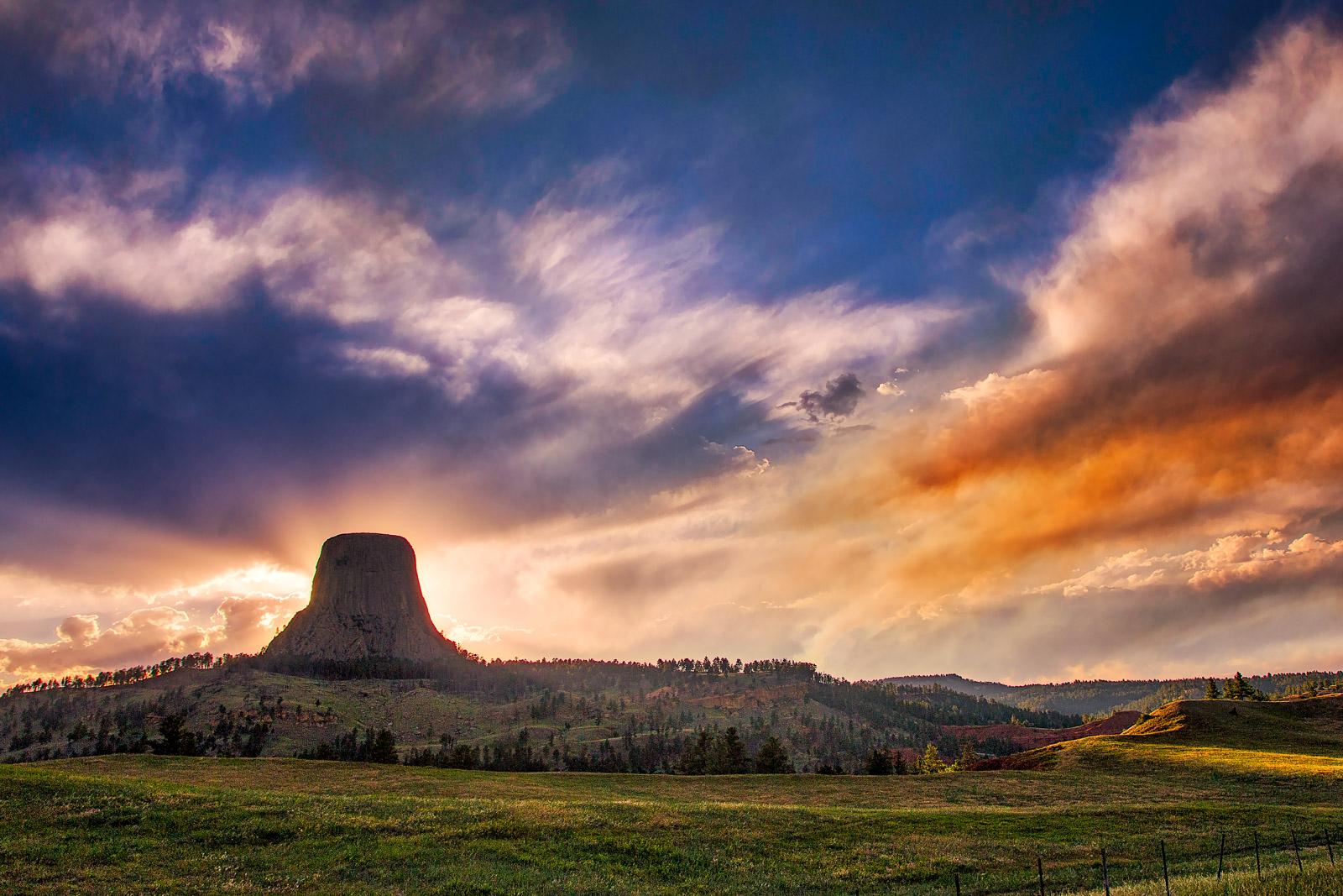 1600x1067 Devils Tower sunset during a wildfire