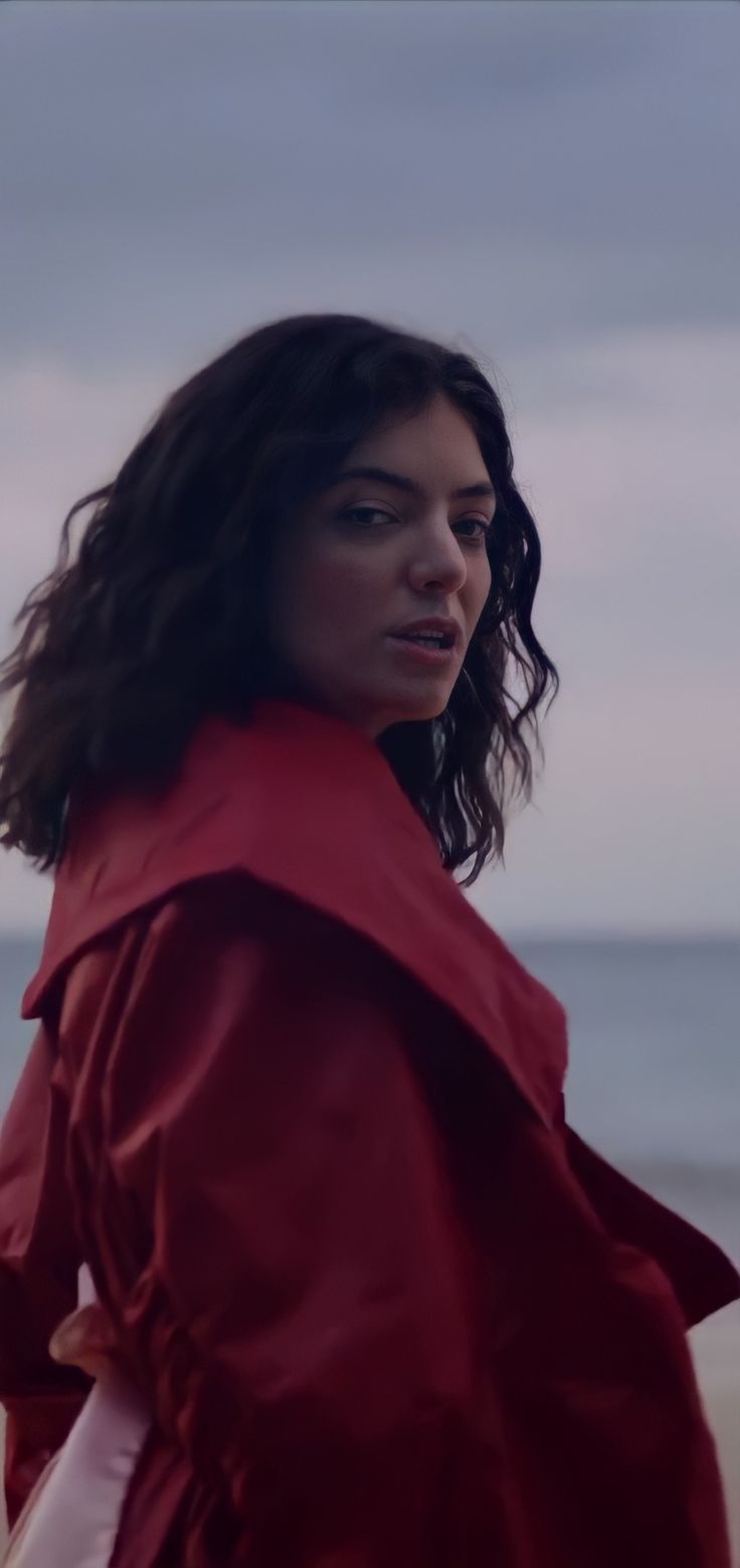 736x1558 Lorde wallpaper