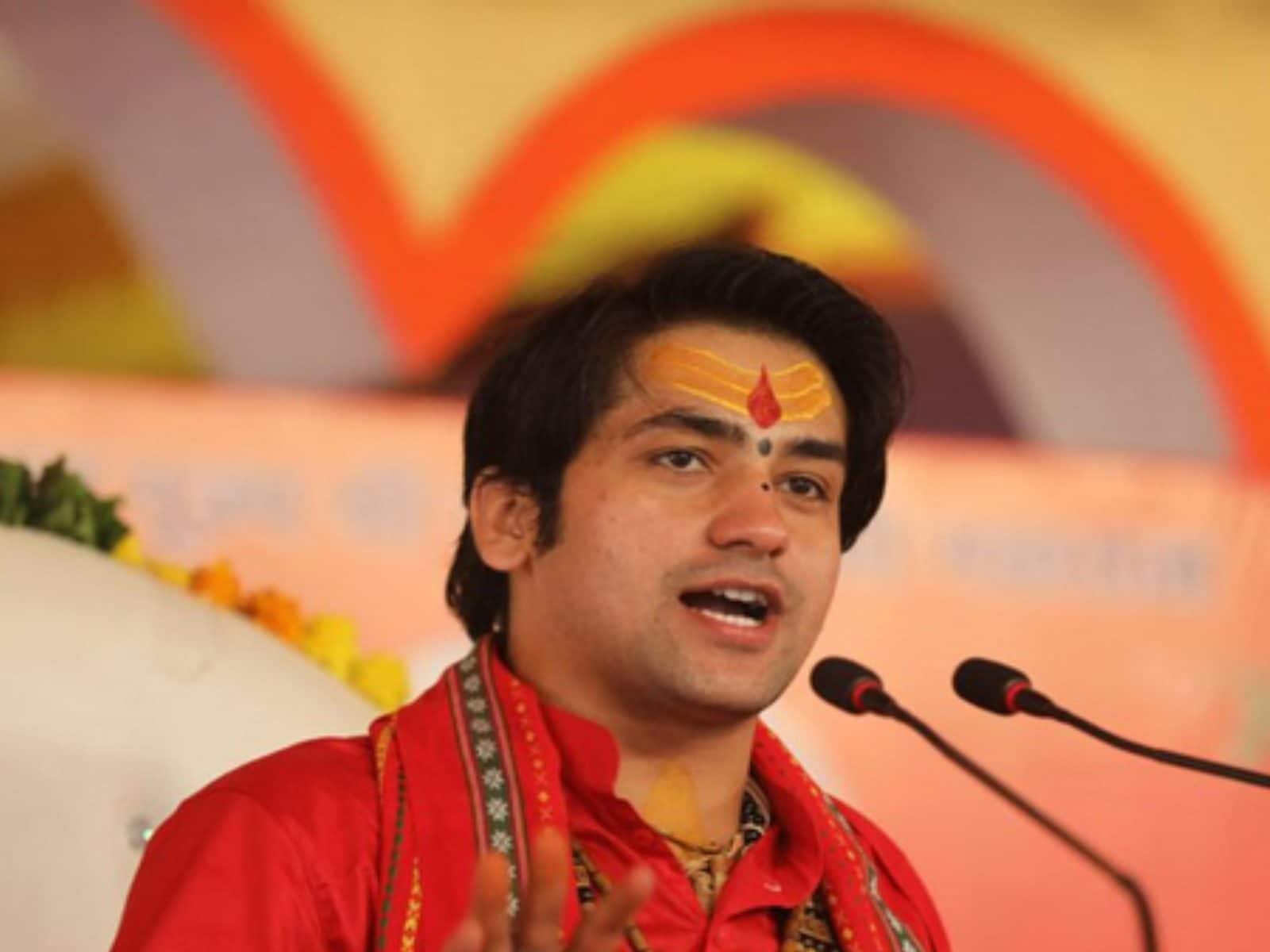1600x1200 Bageshwar Dham Sarkar: Advocate of Superstition & Sanatan Dharma. About 'Godman' Dhirendra Shastri