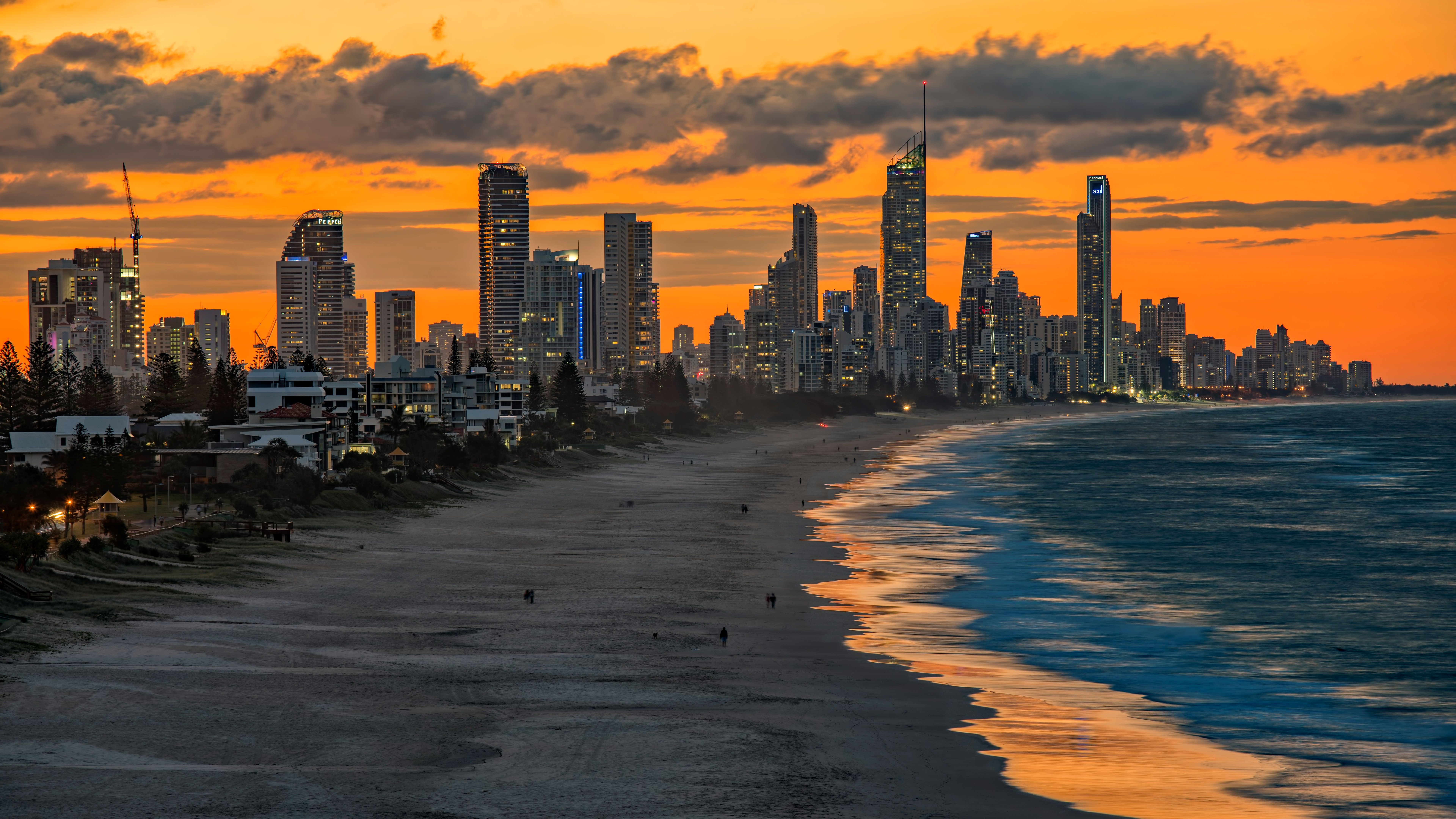 7680x4320 Gold Coast and Surfers Paradise beach (Queensland)