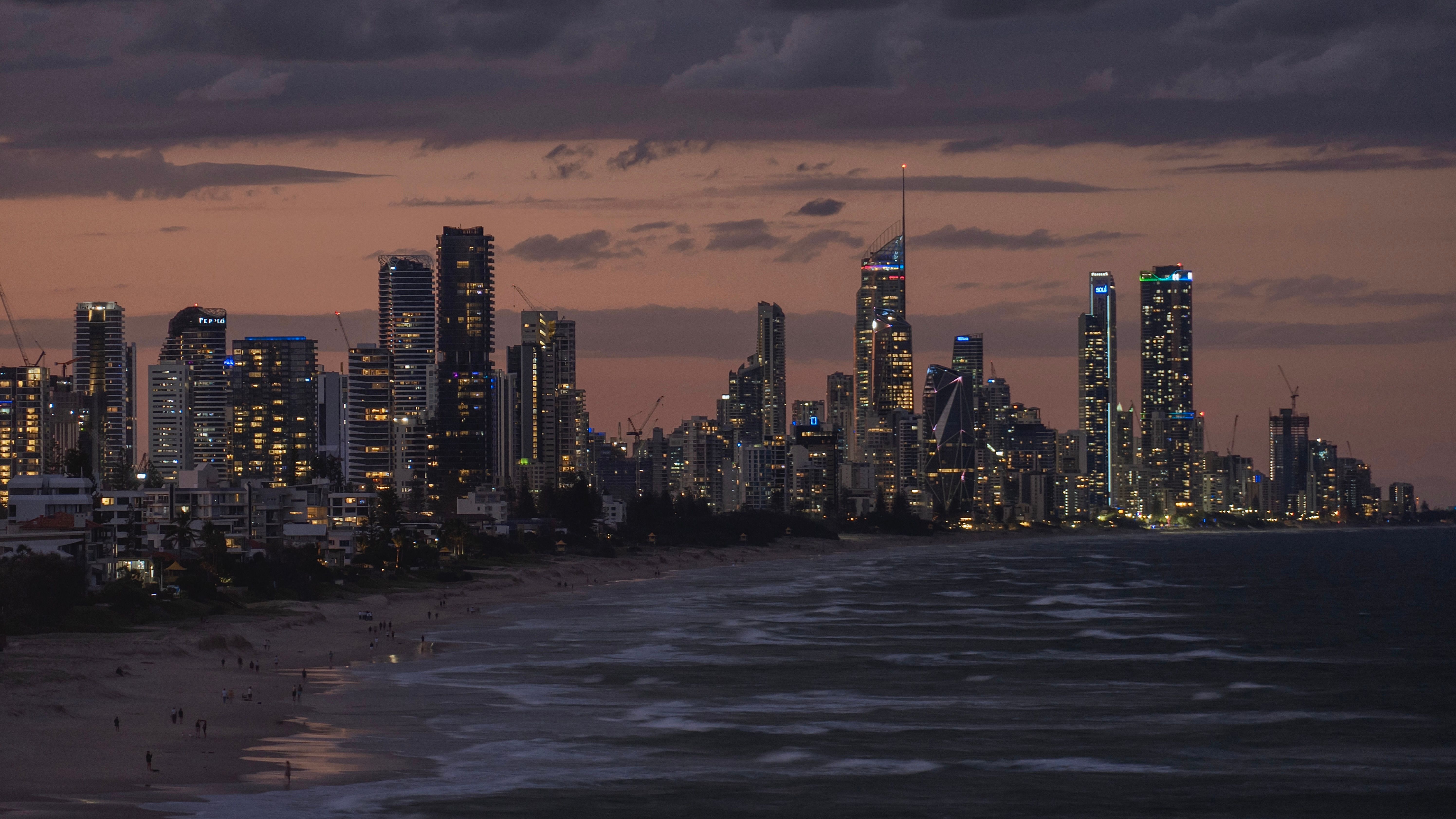 5983x3366 Dusk Skyline of Gold Coast, Australia · Free