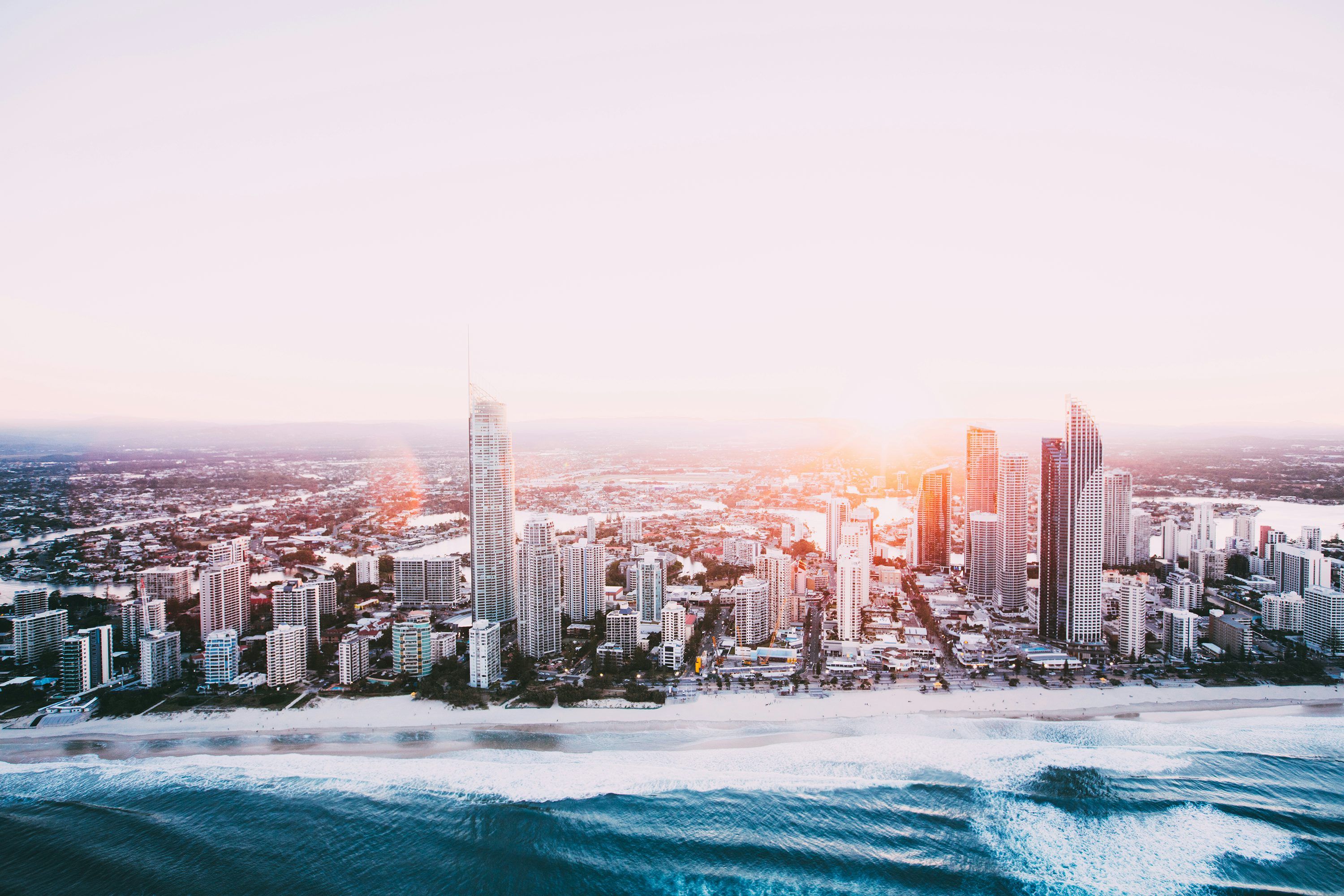 3000x2000 City skyline near body of water during daytime photo