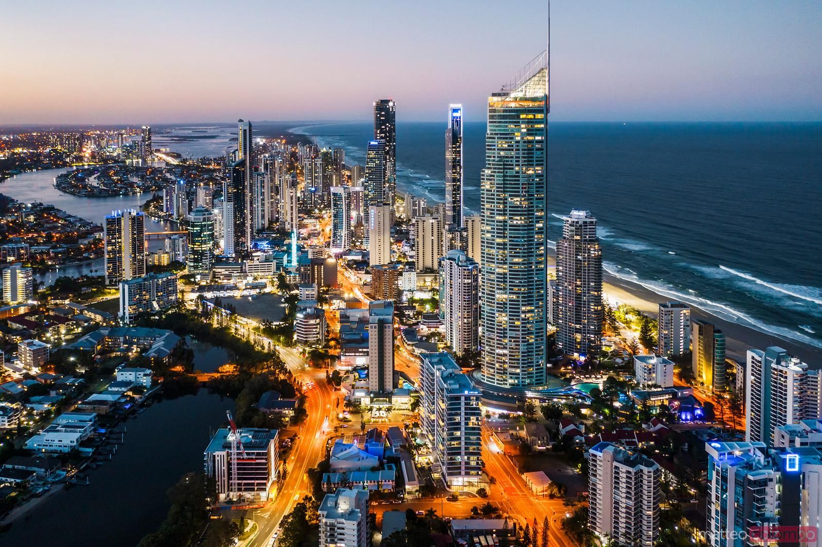 1600x1066 City at dusk, Surfers Paradise, Gold Coast, Australia. Royalty Free Image