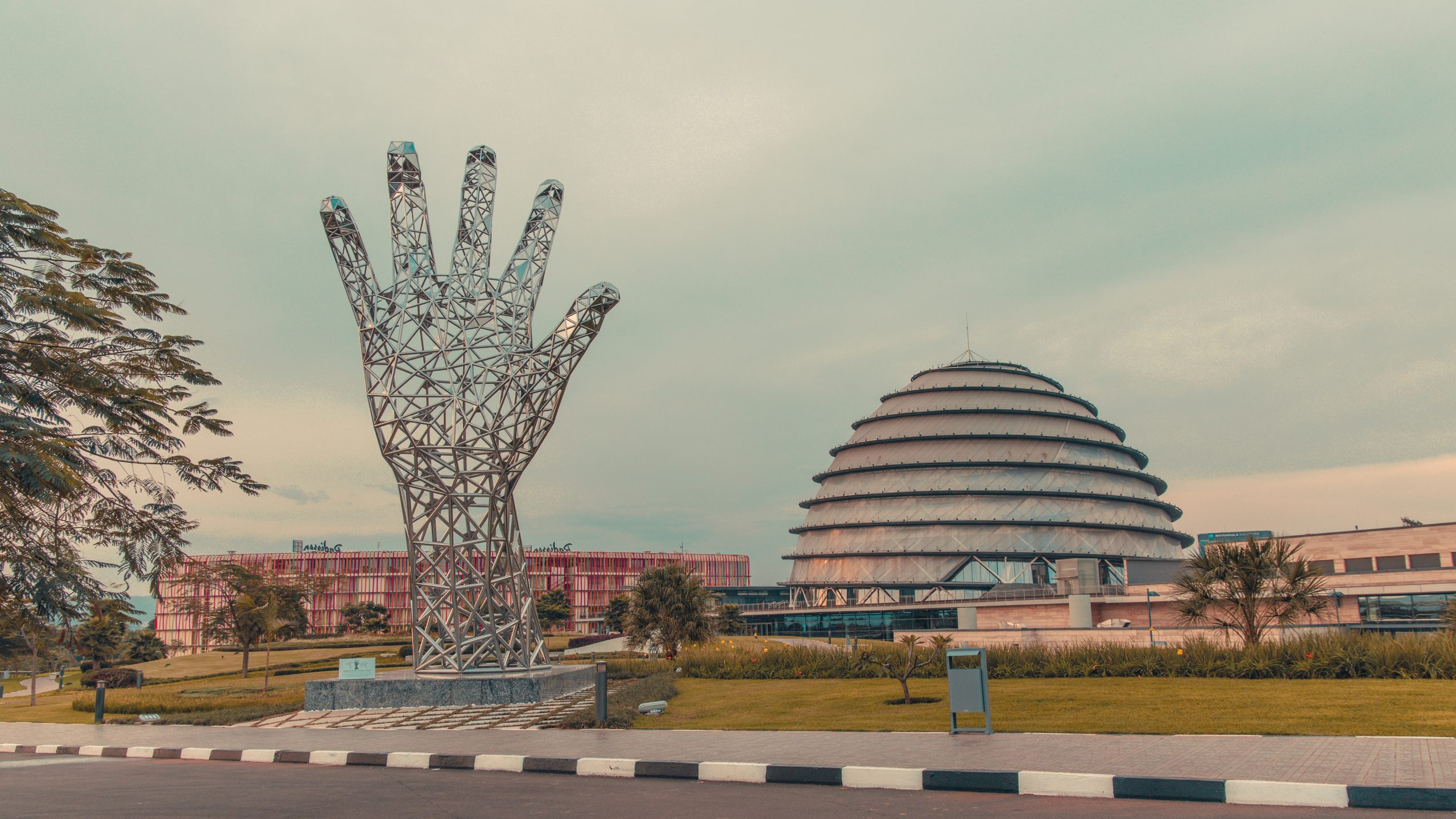 2560x1440 Kigali: A City Steeped in Culture and History
