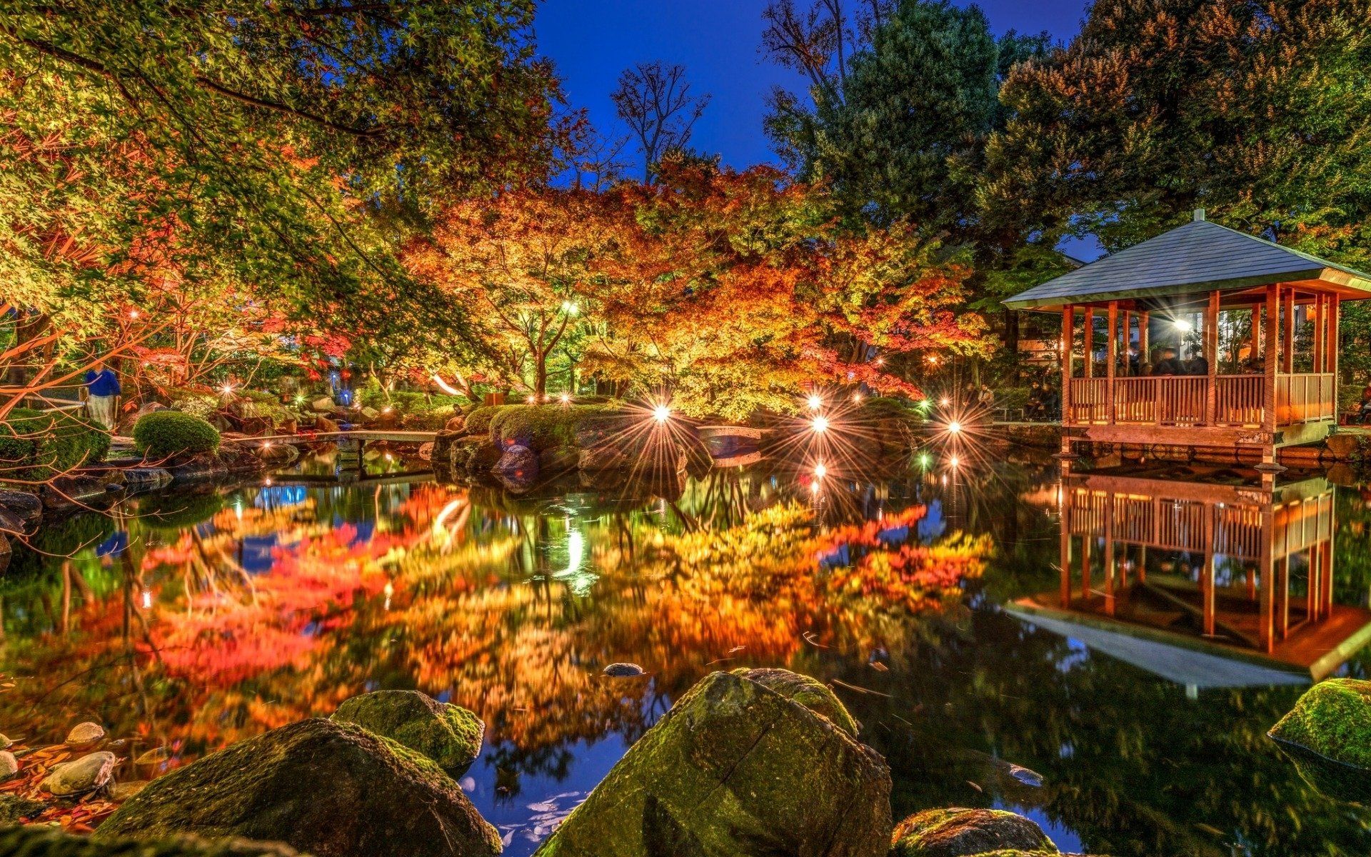 1920x1200 HDR Autumn Reflections at Tokyo's Otaguro Park