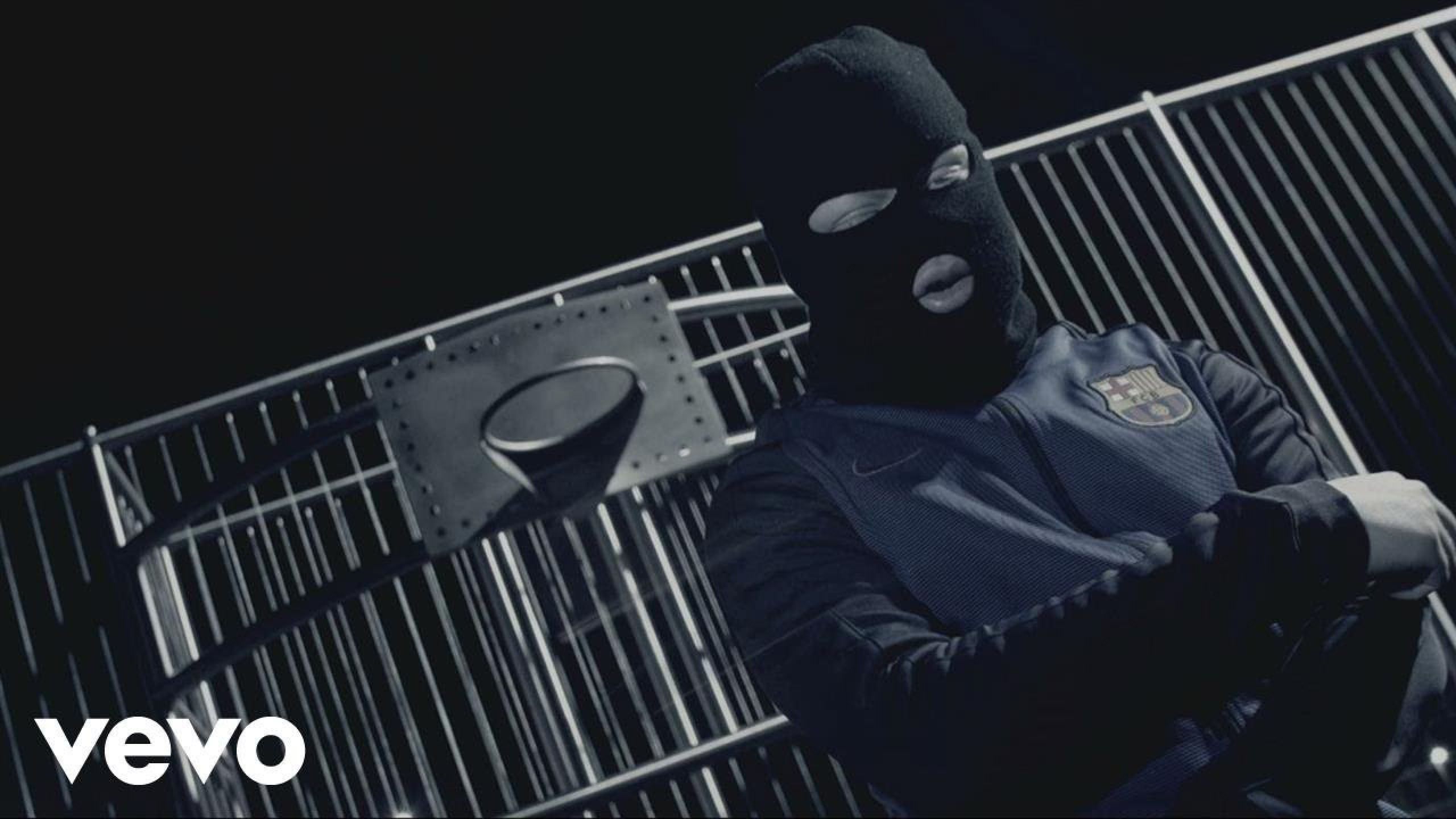 2560x1440 Kalash Criminel Sonorité (Video Officiel): Clothes, Outfits, Brands, Style and Looks