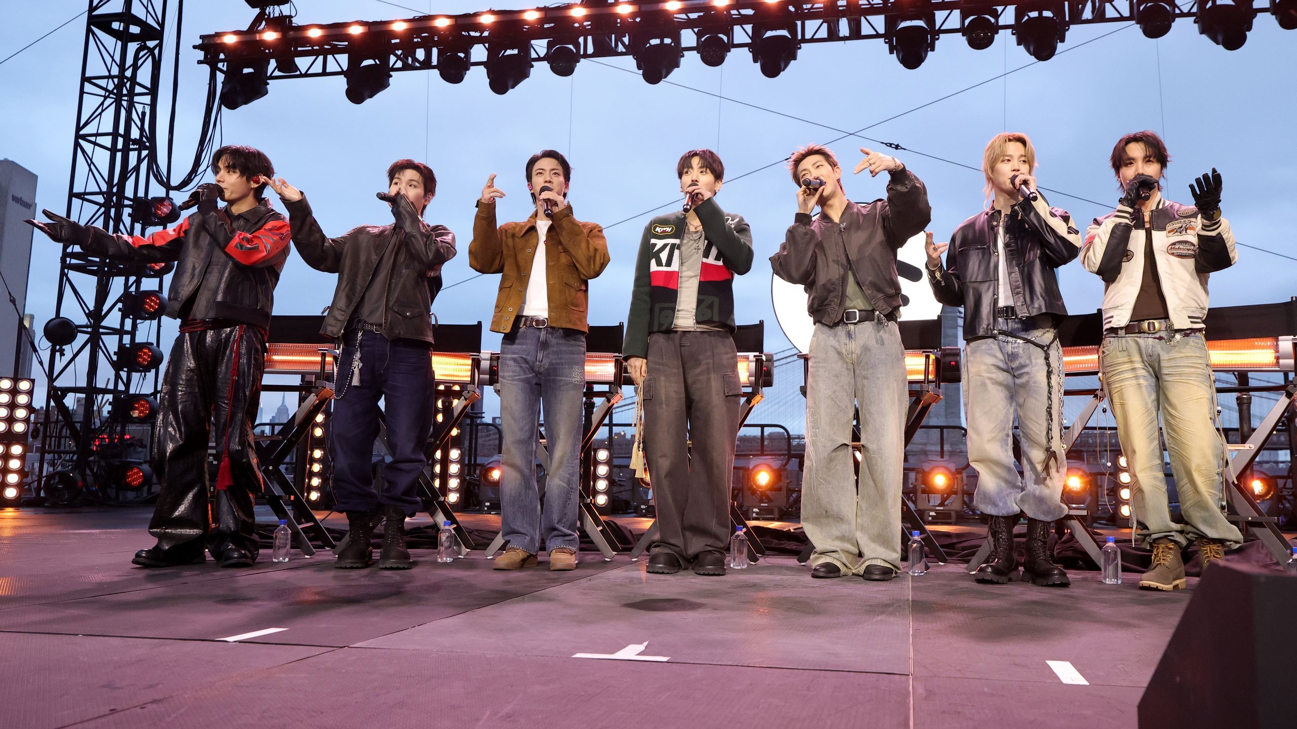 2560x1440 Outfit Ideas to Wear to BTS's ARIRANG World Tour