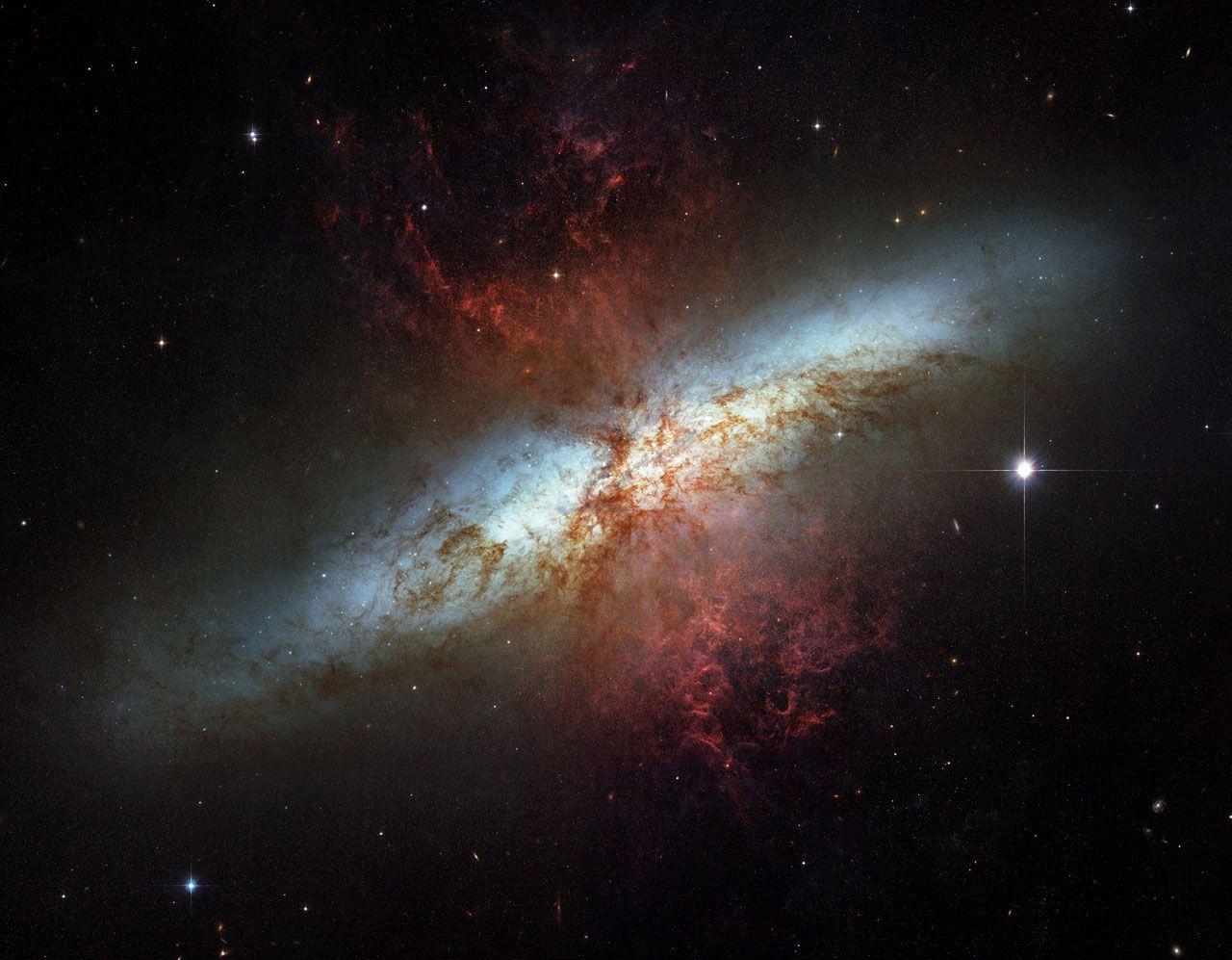 1280x997 The Magnificent Starburst Galaxy Messier 82