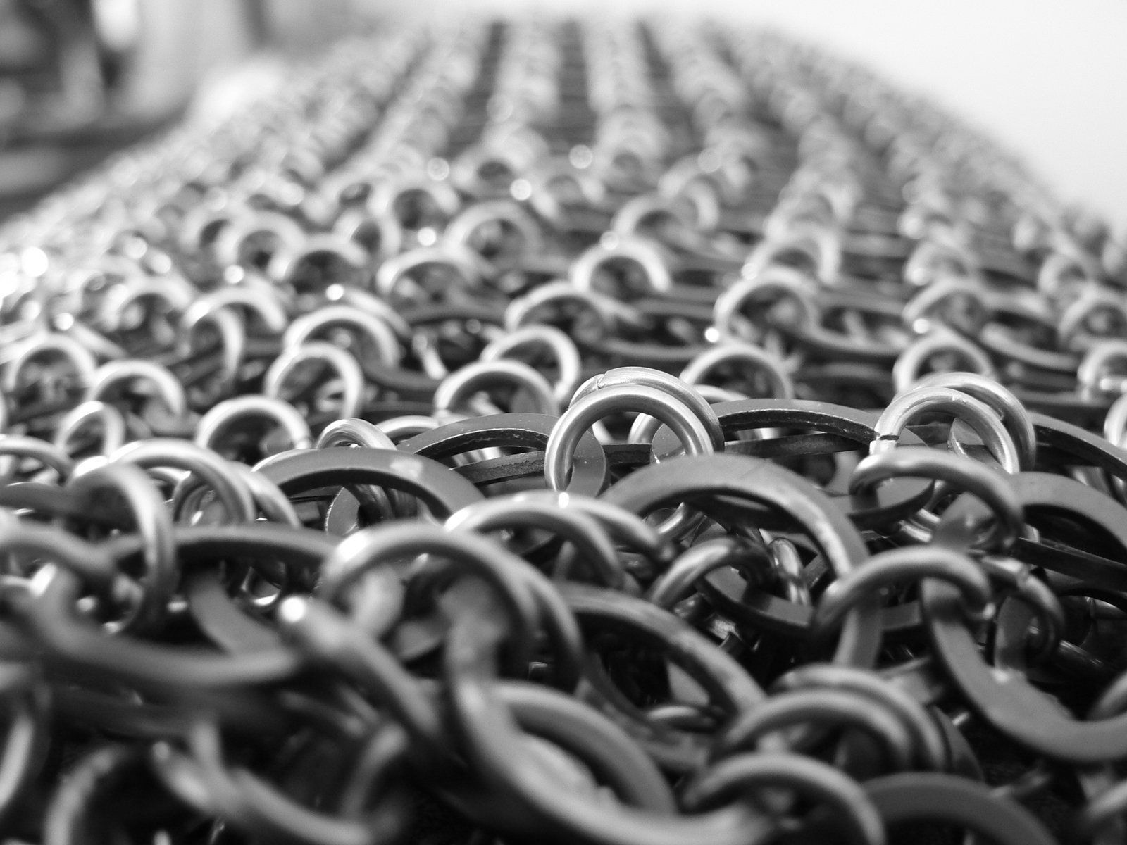 1600x1200 Close Up Of Interlocking Metal Rings In Chainmail Pattern Free Photo