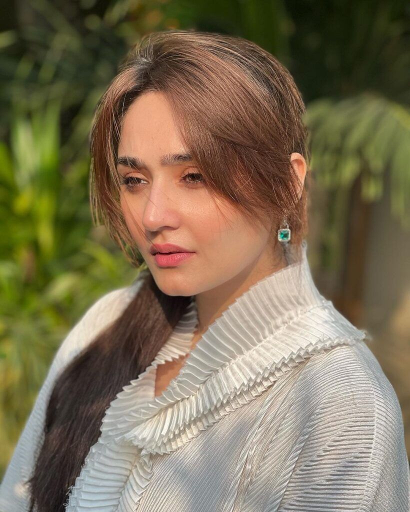 820x1024 Dur E Fishan Saleem Wallpaper