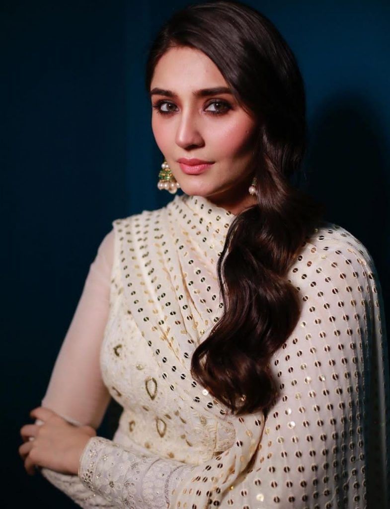 785x1024 Durefishan Saleem Wallpaper