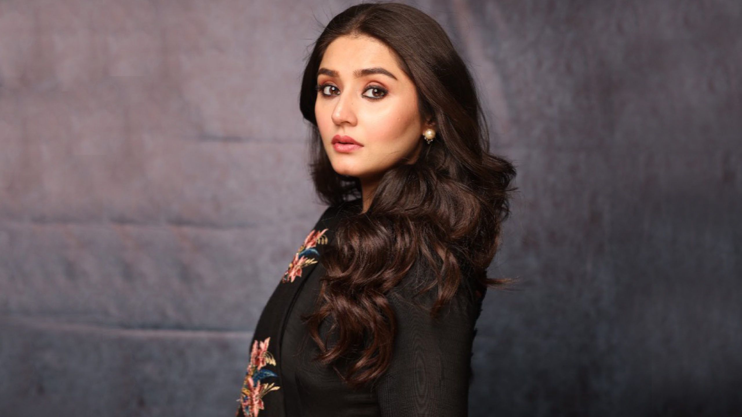 2560x1440 Dur E Fishan Saleem Wallpaper