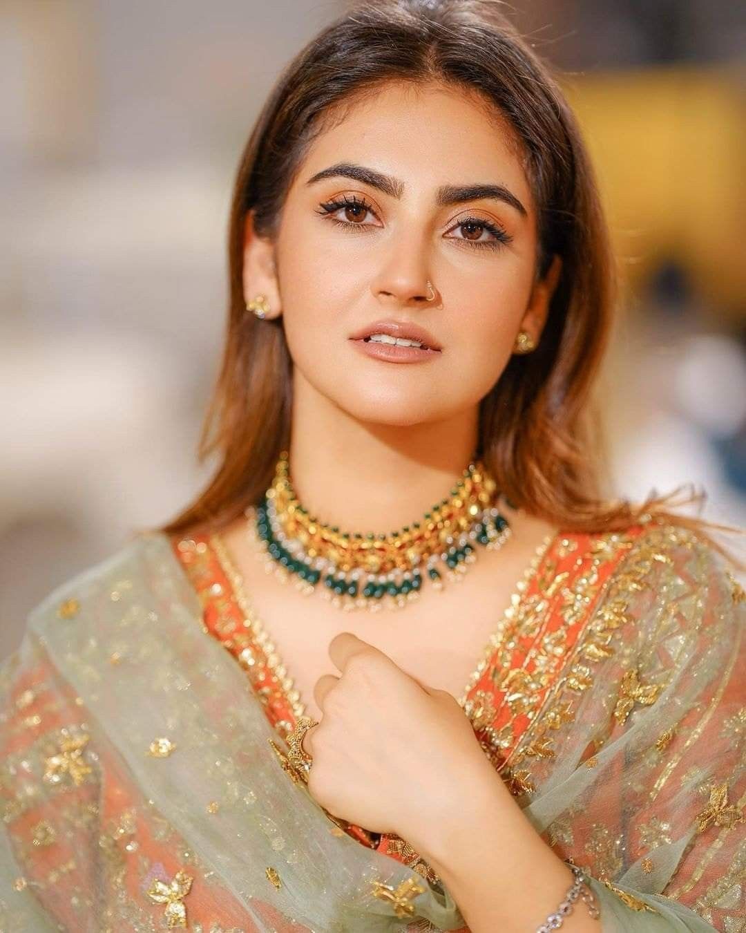 1080x1350 Durefishan Saleem Wallpaper
