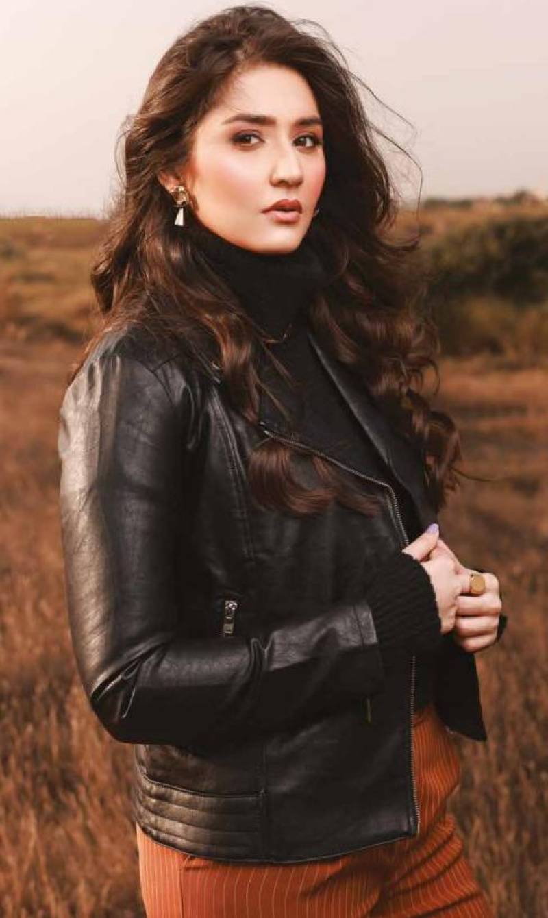800x1340 IN FRONT OF THE LENS WITH DUR E FISHAN SALEEM