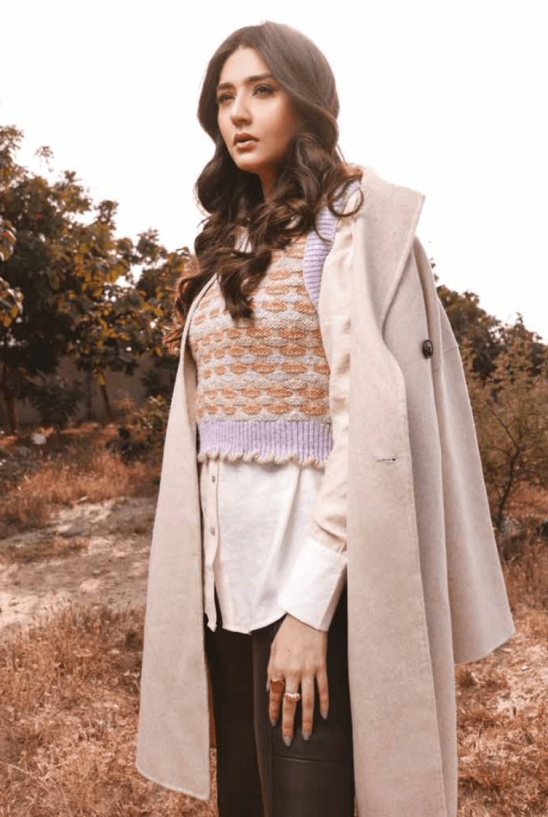 800x1191 IN FRONT OF THE LENS WITH DUR E FISHAN SALEEM