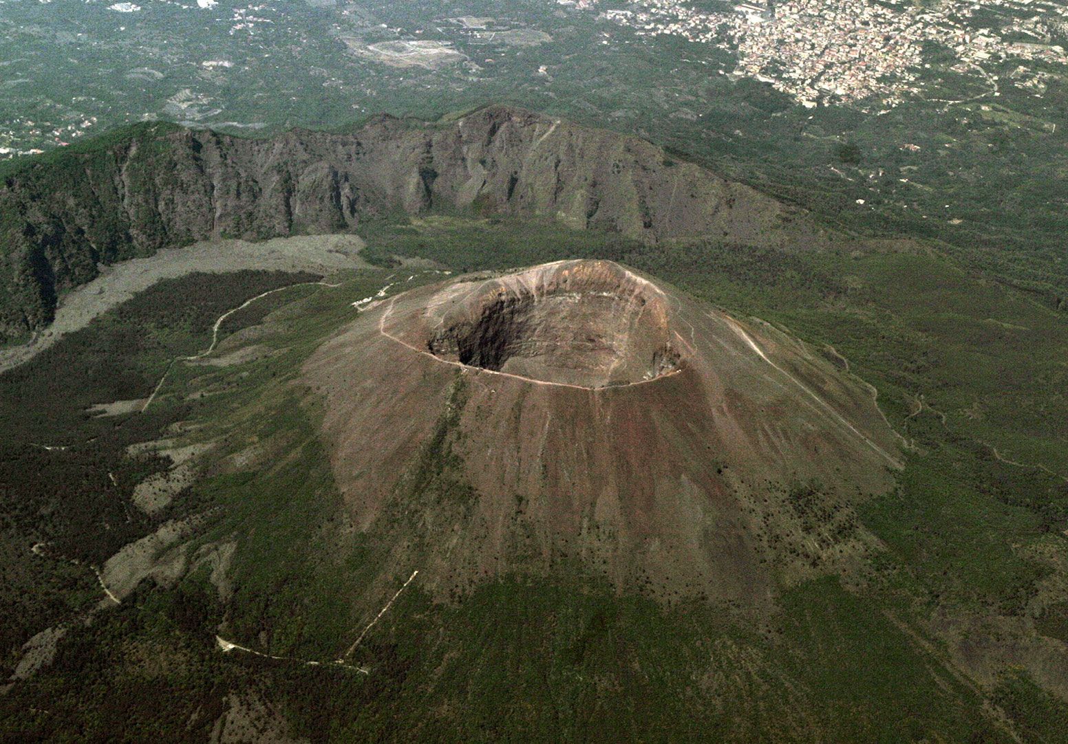 1552x1082 Vesuvius. Facts, Location, & Eruptions