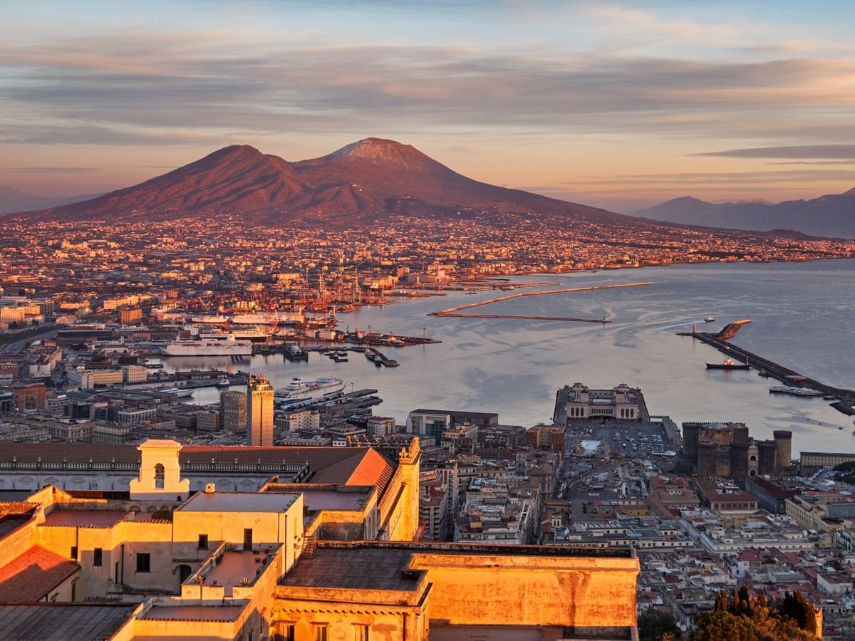 1200x900 US tourist injured falling into Mount Vesuvius crater after taking selfie