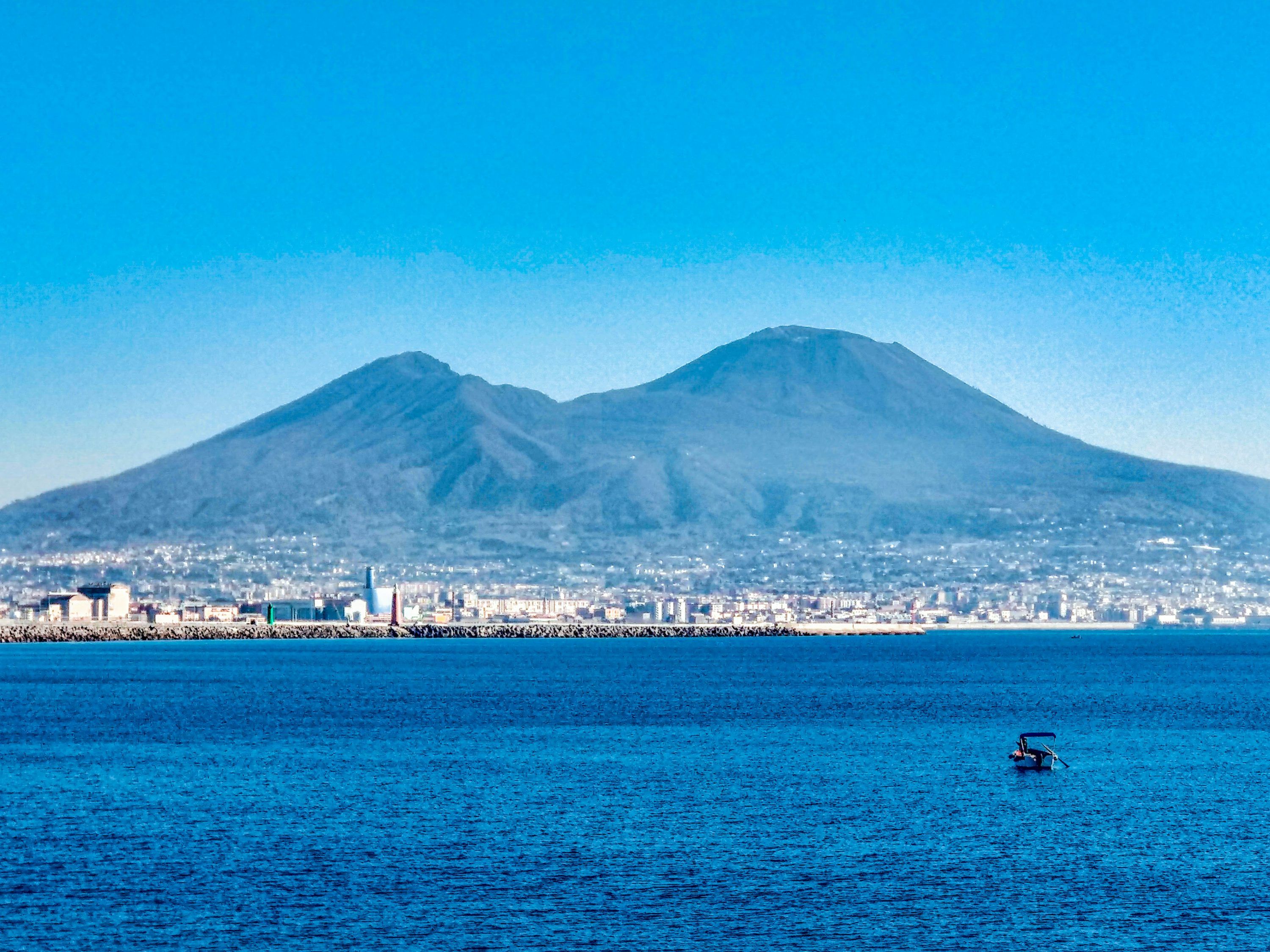 3000x2250 Mount vesuvius overlooks the blue ocean and city. photo