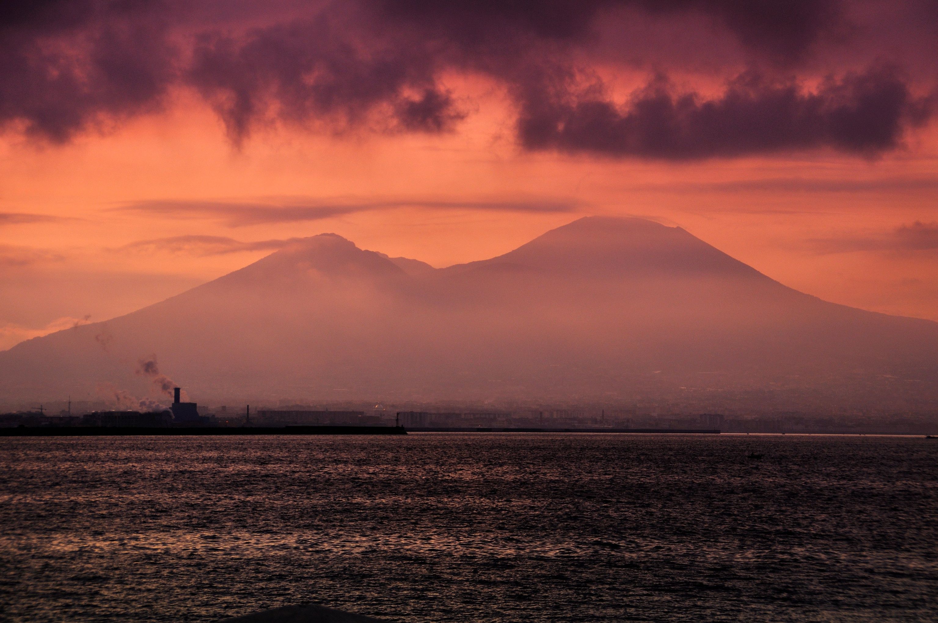 3071x2040 Wallpaper sea, mountains, Italy, glow, Vesuvius, The Bay of Naples for mobile and desktop, section пейзажи, resolution 3071x2040