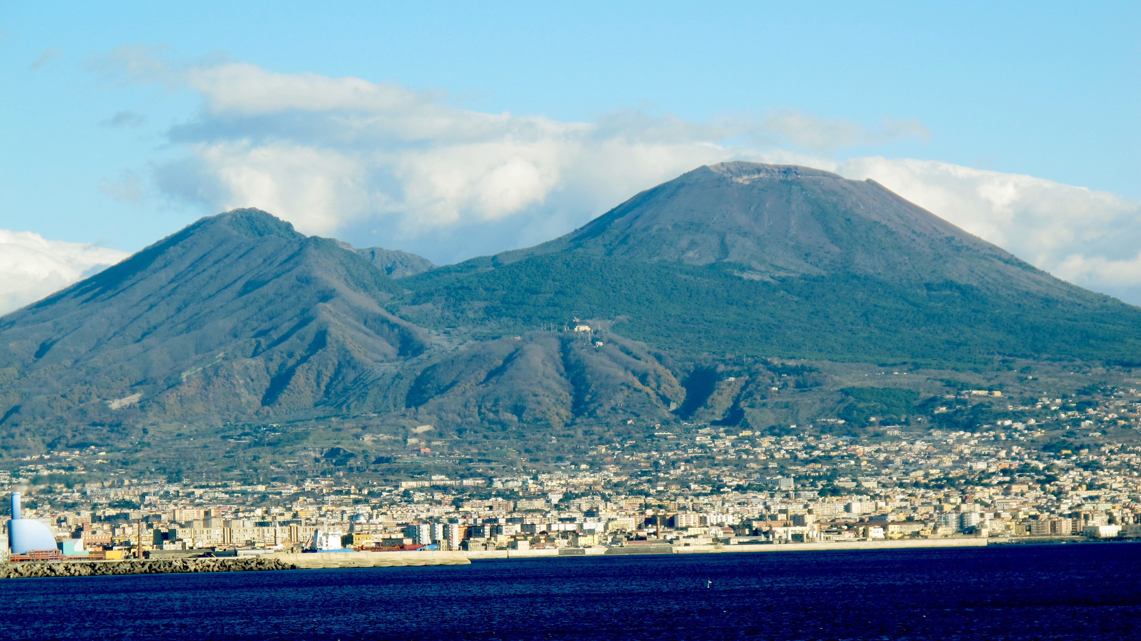 3648x2048 Mount Vesuvius