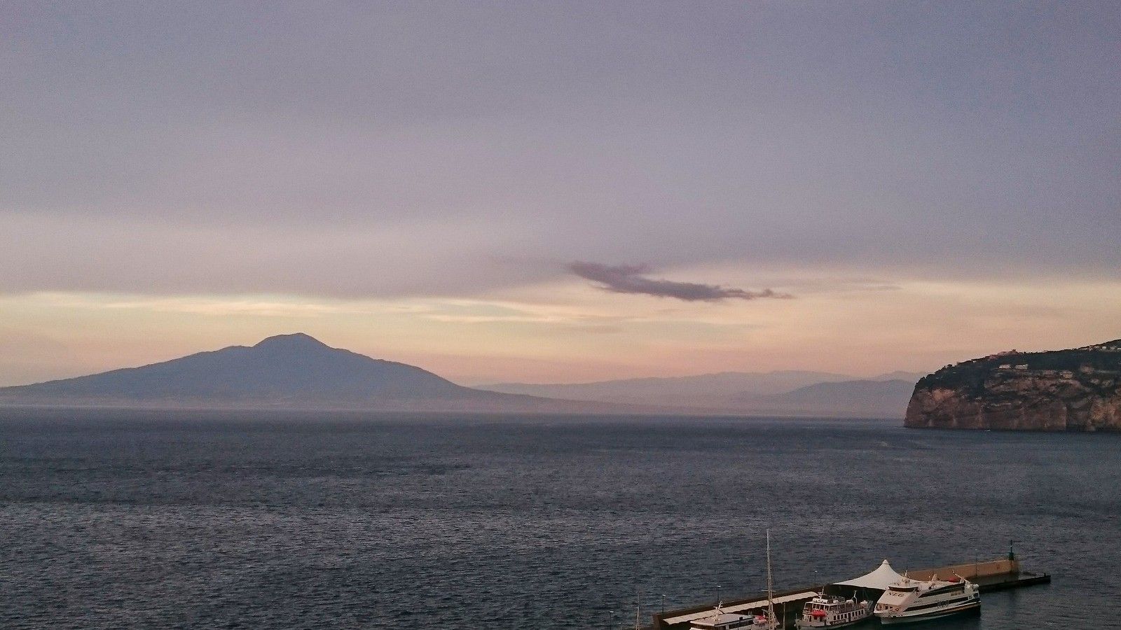 1600x900 Mount Vesuvius in all its glory