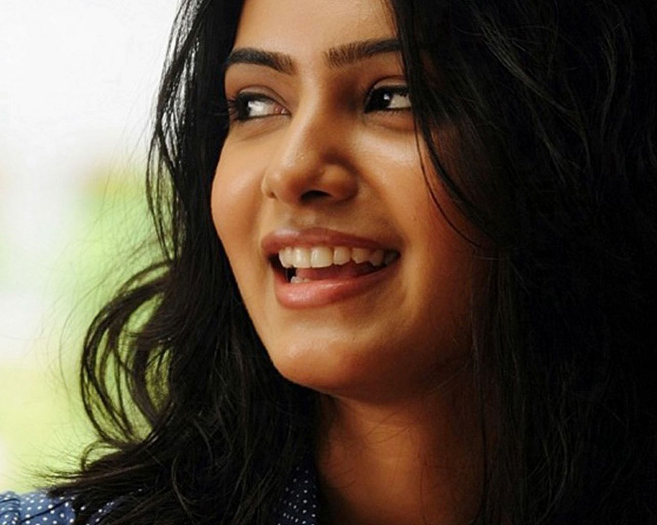1280x1024 Women Actress Wallpaper