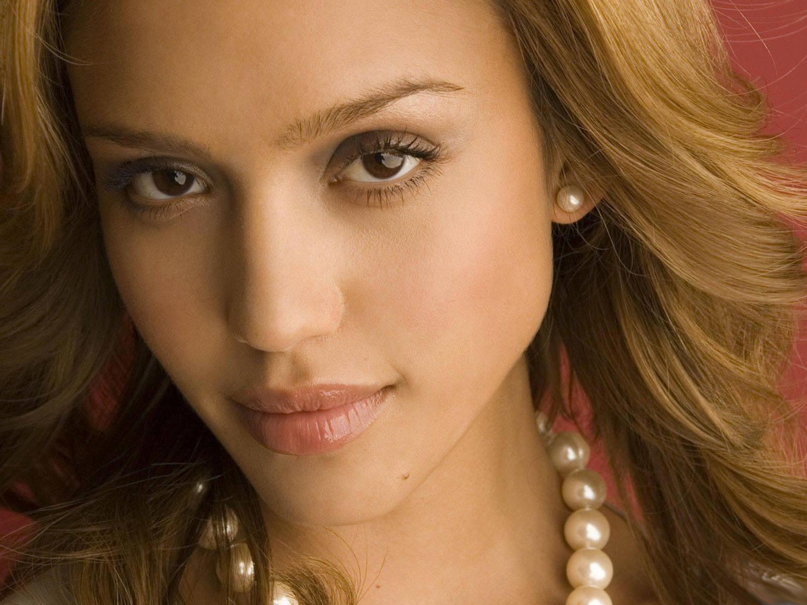 1600x1200 Hollywood Women Actress Wallpaper