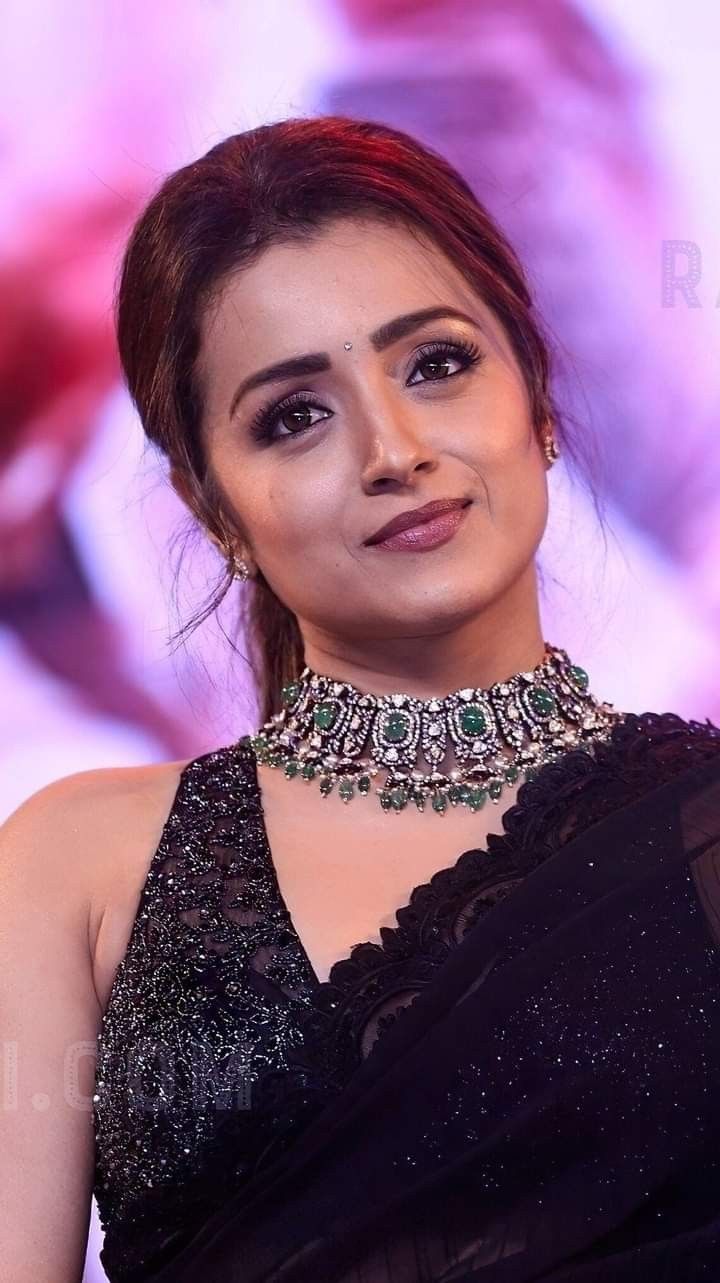 720x1283 South actors female. Trisha image hd, Trisha wallpaper hd, Bollywood actress