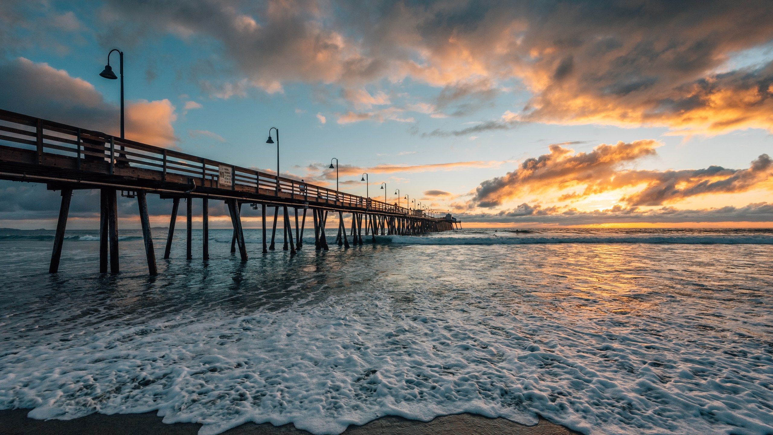 2560x1440 What beach is closed in San Diego?