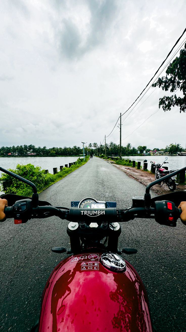 736x1308 Triumph Scrambler 400X