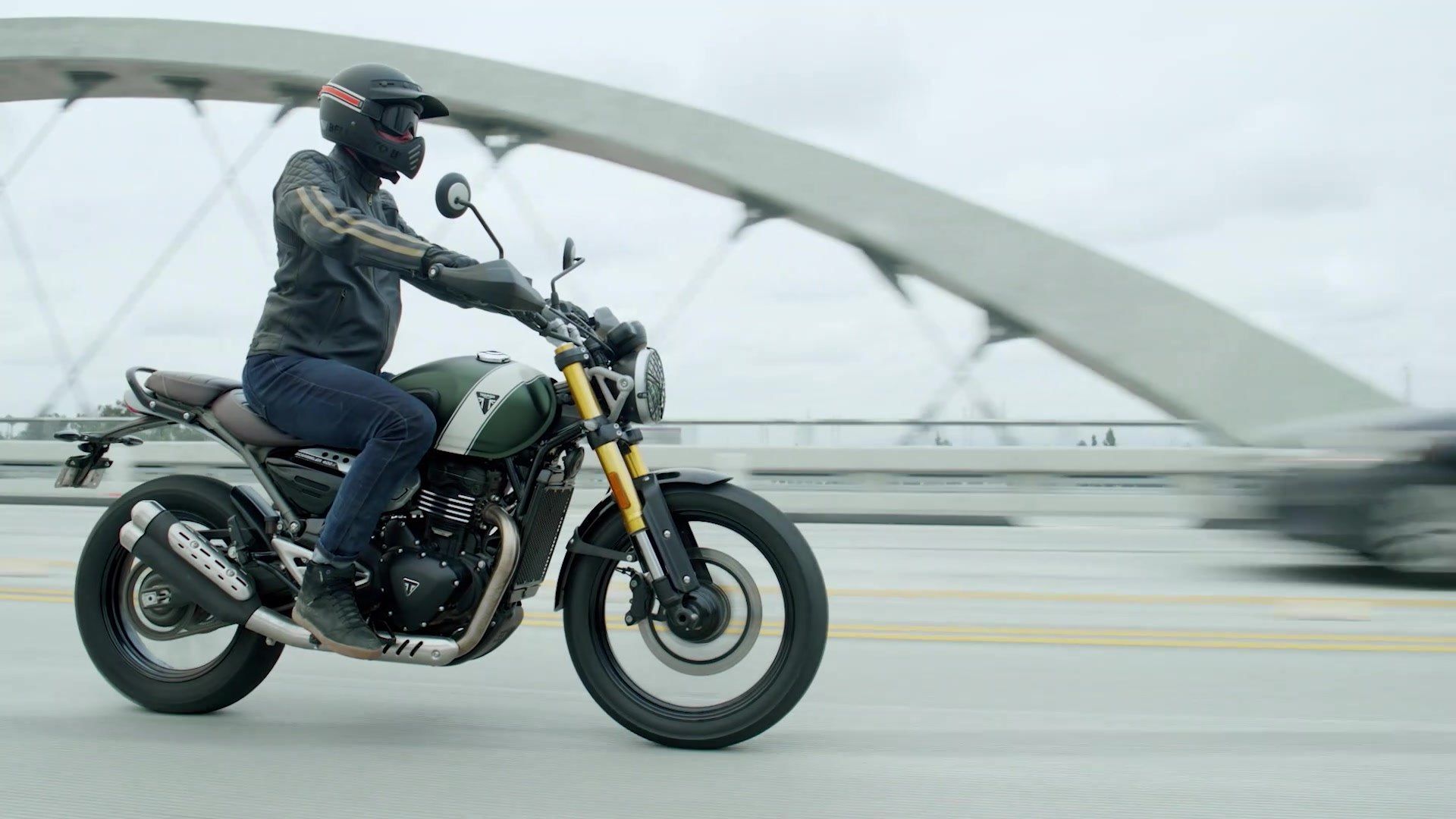 1920x1080 Triumph SCRAMBLER 400X Riding Video