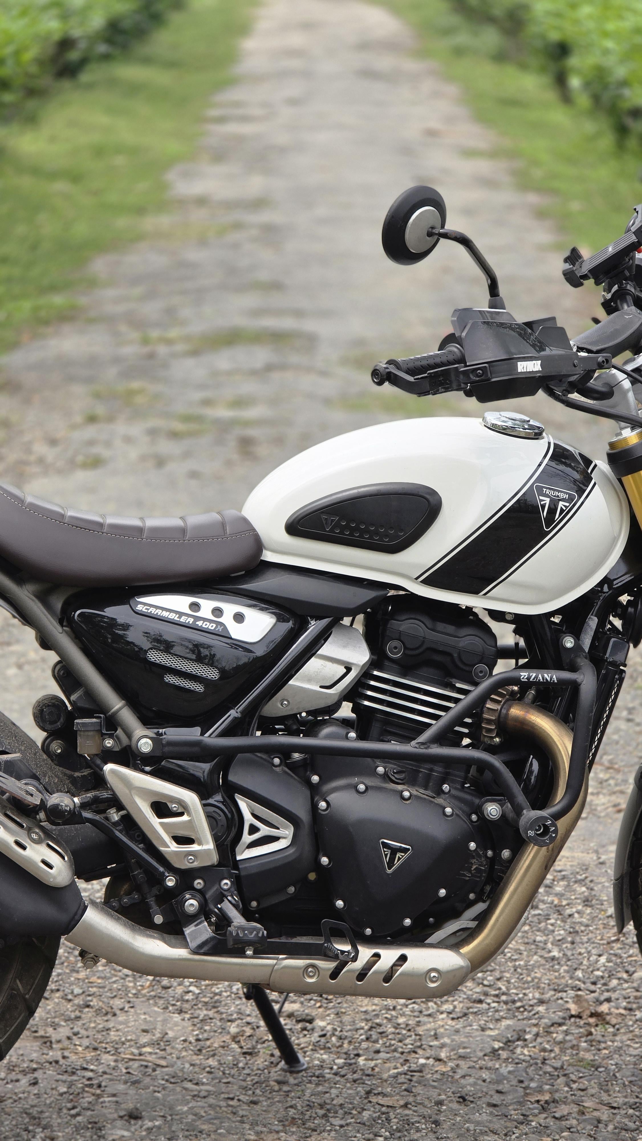 2252x4000 Drop your wallpaper worthy picture of your Triumph 400