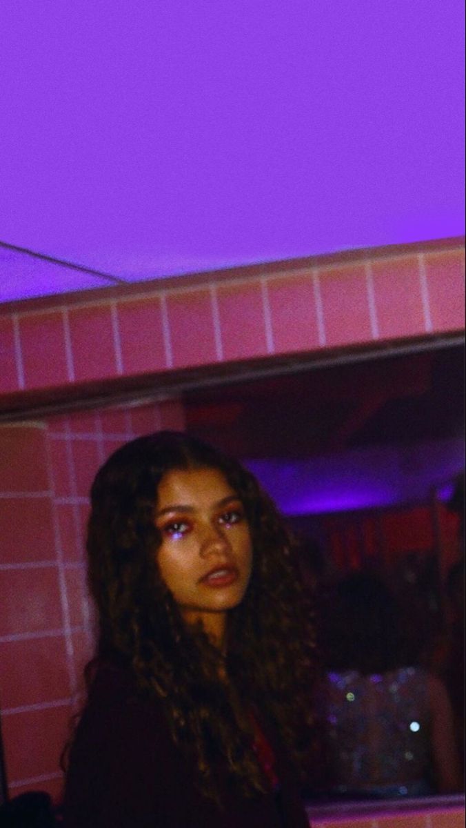 676x1200 Rue Euphoria