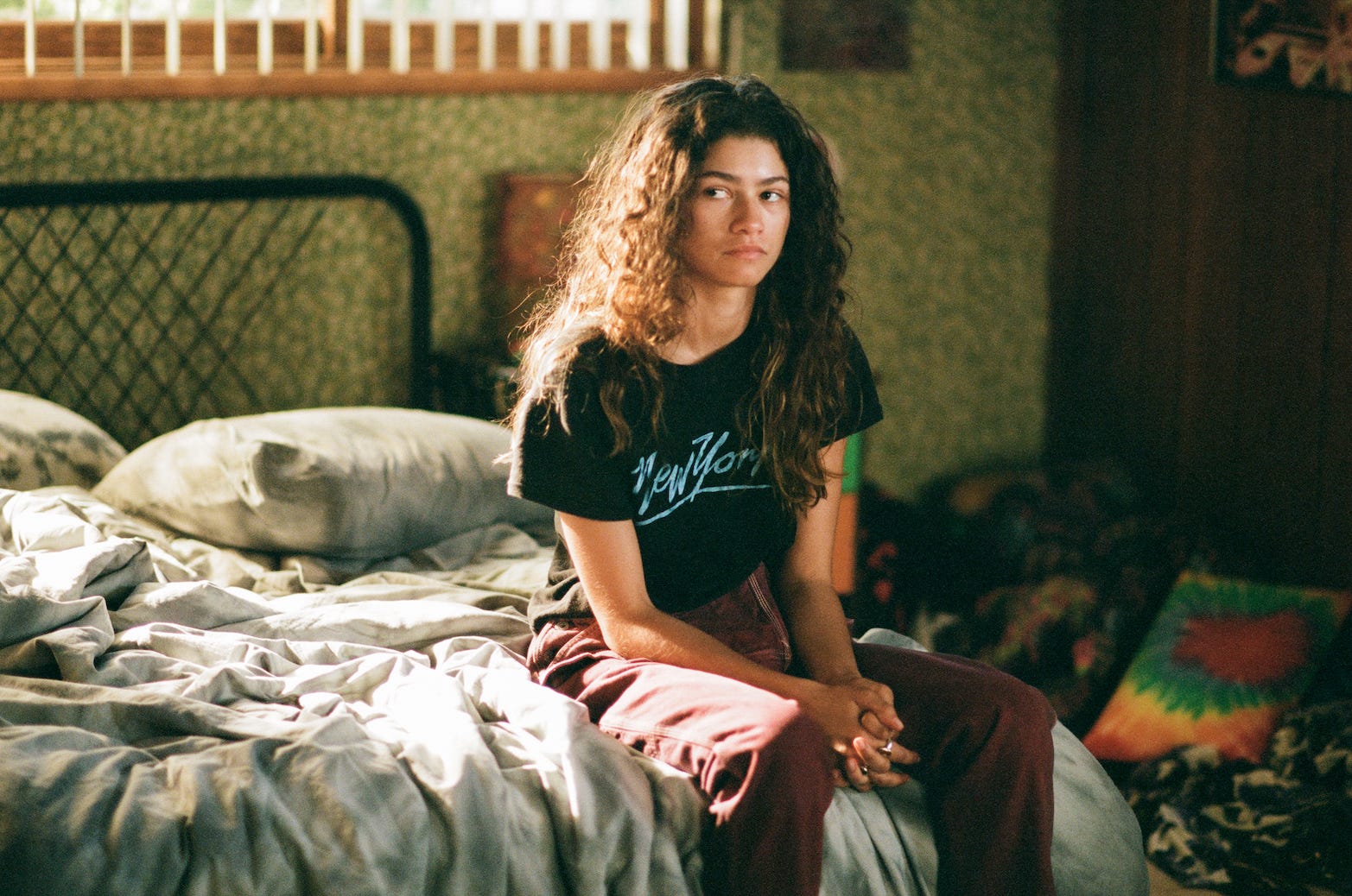 1565x1038 Here's the Meaning Behind the Beds on Euphoria