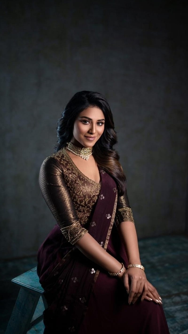 800x1422 Indhuja, actress, beautiful, black hair, tamil, beauty, bollywood, elegant, south indian, HD phone wallpaper