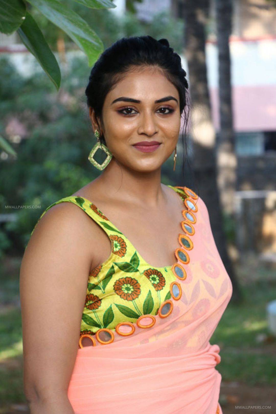 1080x1620 Indhuja Ravichandran Wallpaper