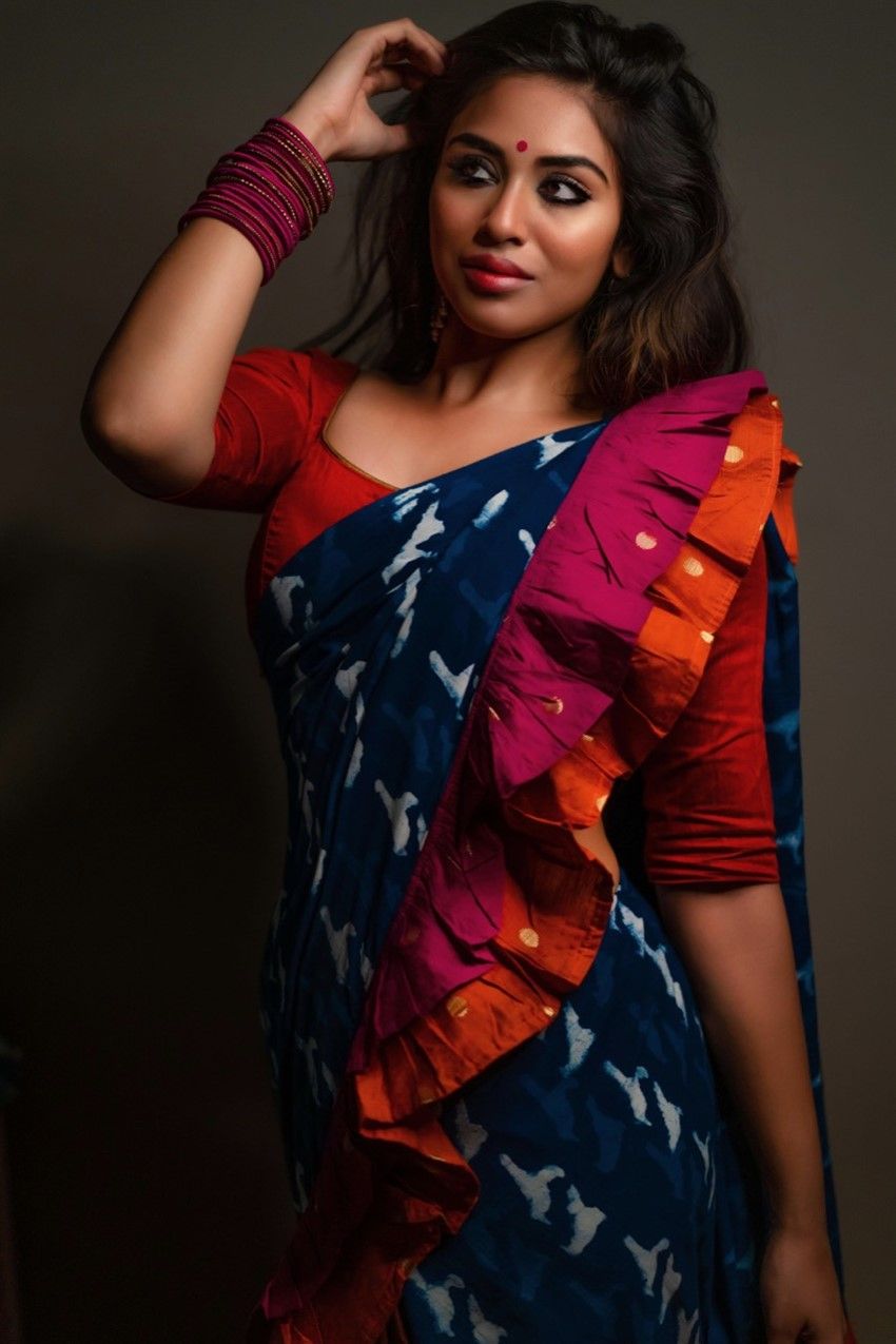 850x1275 Indhuja Red Saree Hot And Glamarous Photo