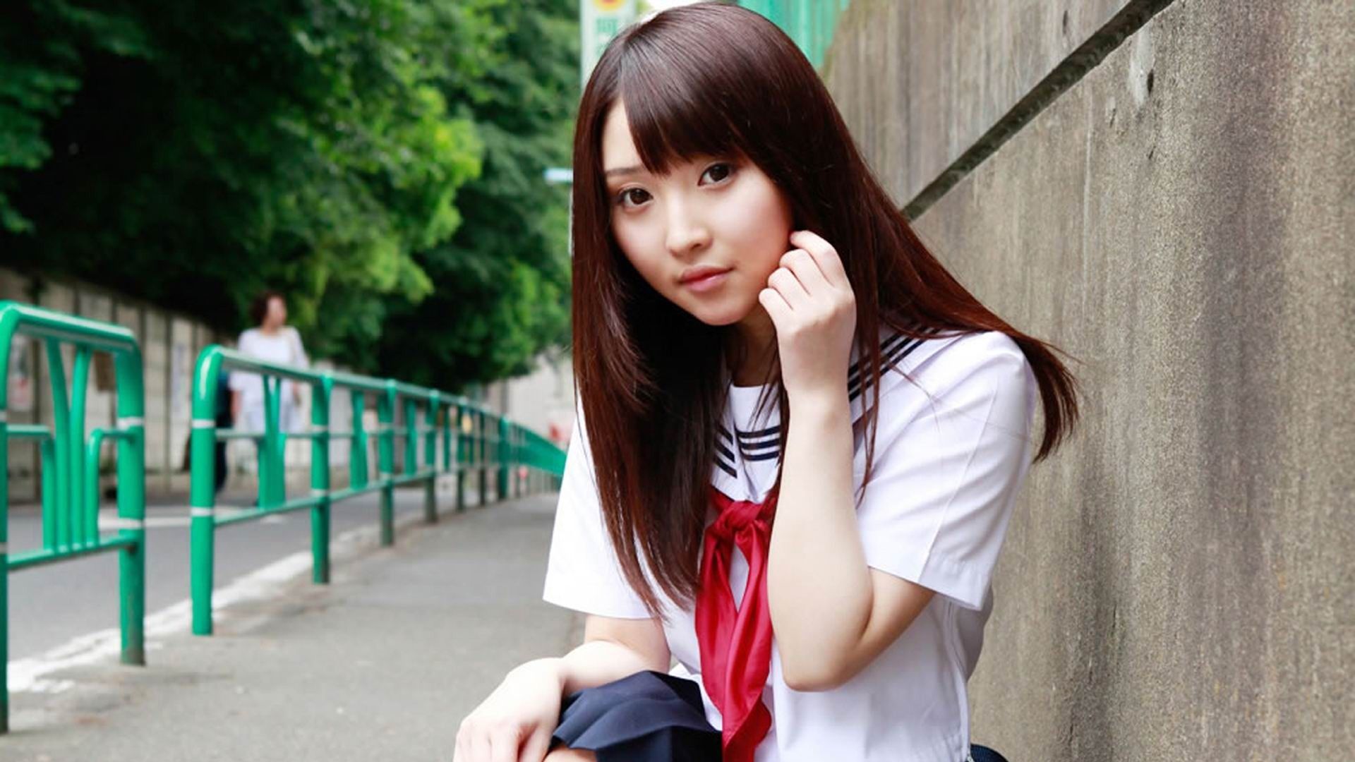 1920x1080 Pure Japanese school girl with the beat on the streets Wallpaper 11