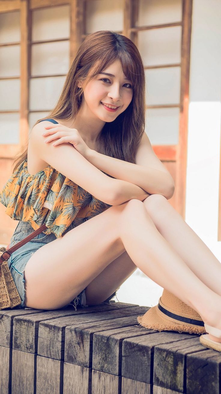 736x1308 Beautiful Asian Girl Smile Happy 4K Ultra HD Mobile Wallpaper for iPhone & Android