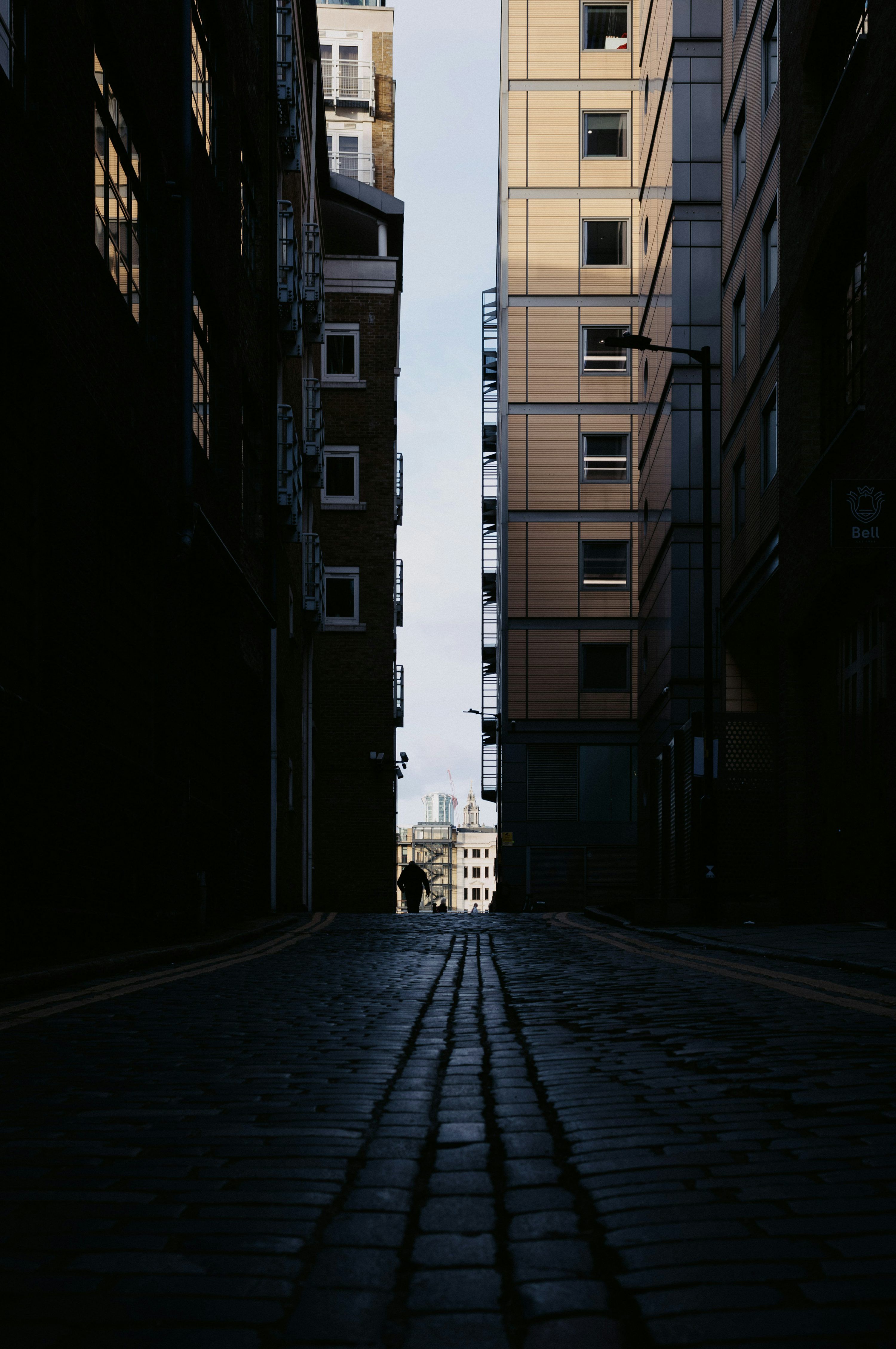 3000x4515 A dark alley way between two tall buildings photo