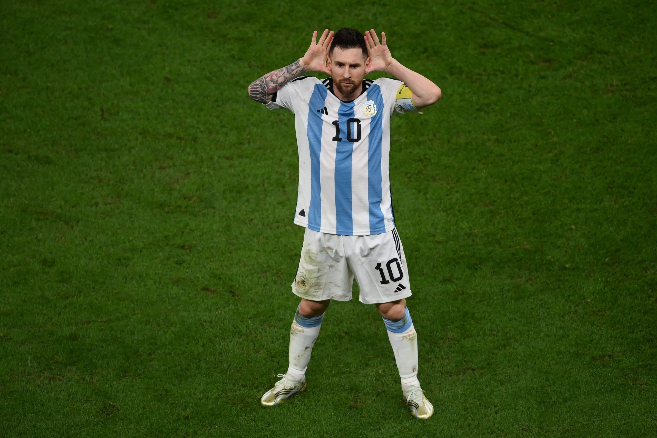 2560x1707 Messi Vs Netherlands Wallpaper