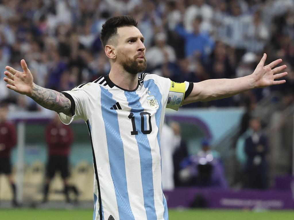 1024x768 World Cup: Argentina sinks Netherlands in penalty shootout