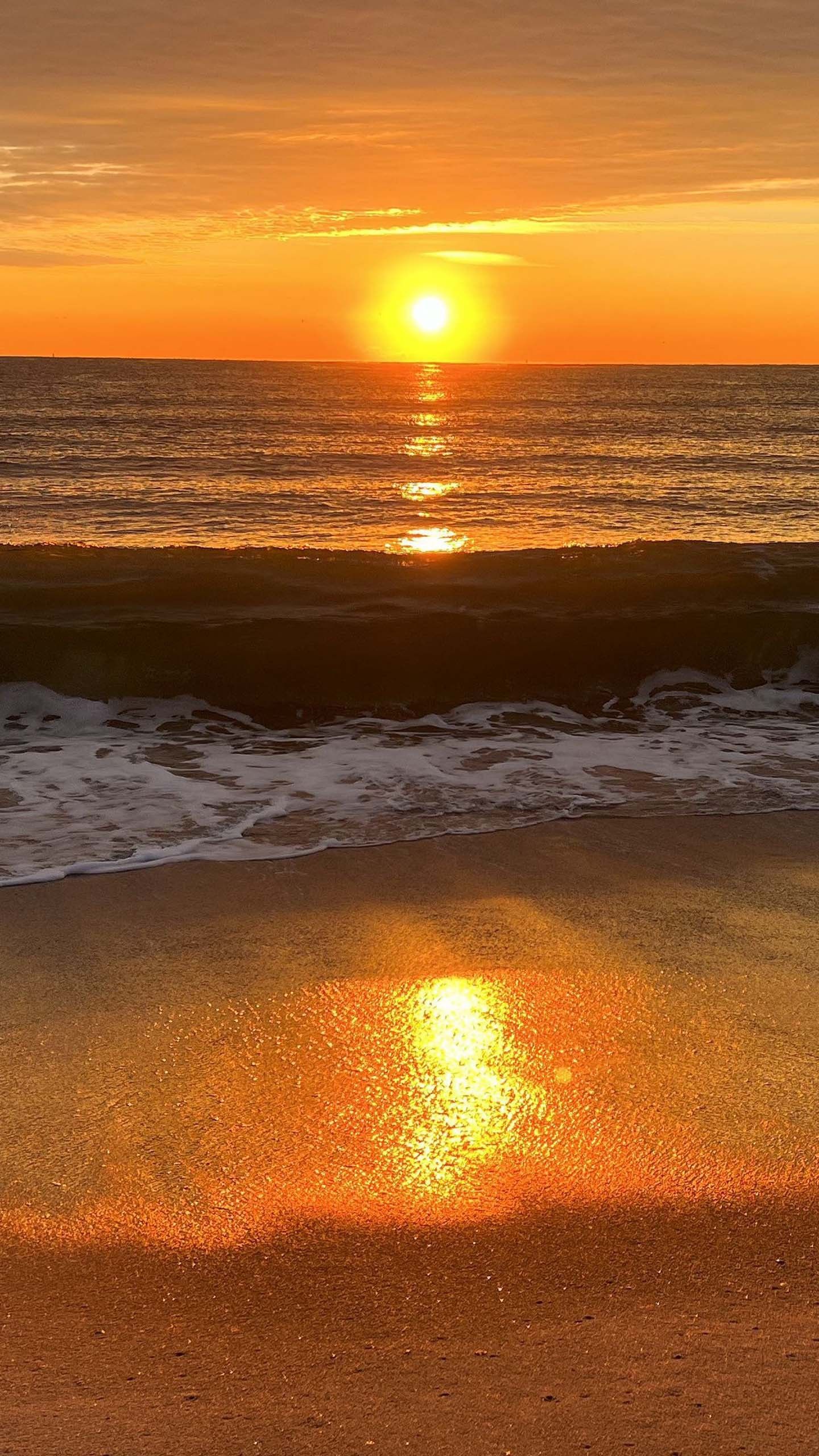1440x2560 Ocean Waves Water Splash Beach Sand Sunrise View Reflection On Sea 4K HD Nature Wallpaper