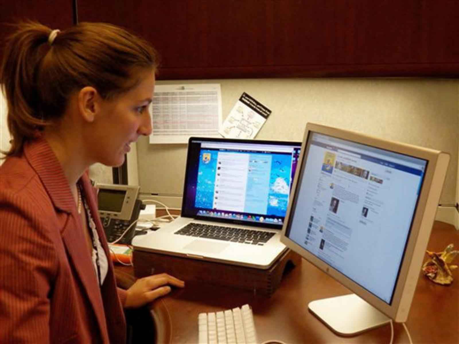 1600x1200 Girl with computer emerging technologies social