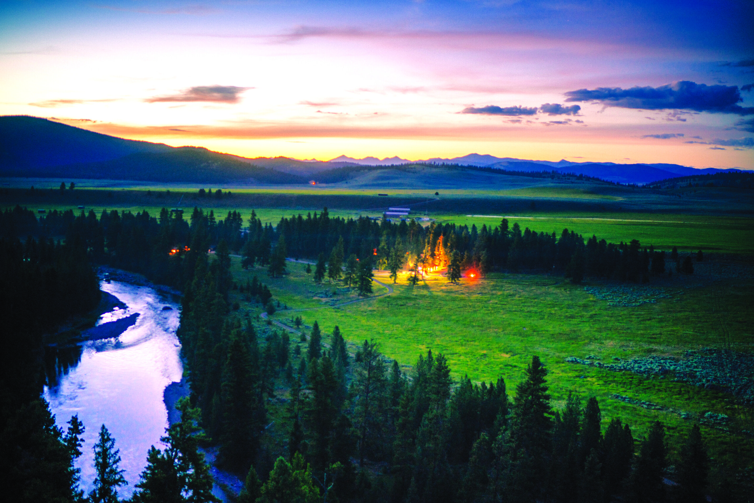 2560x1708 Montana Resort Combines Pastures, Forests and Rivers for the Perfect Country Getaway