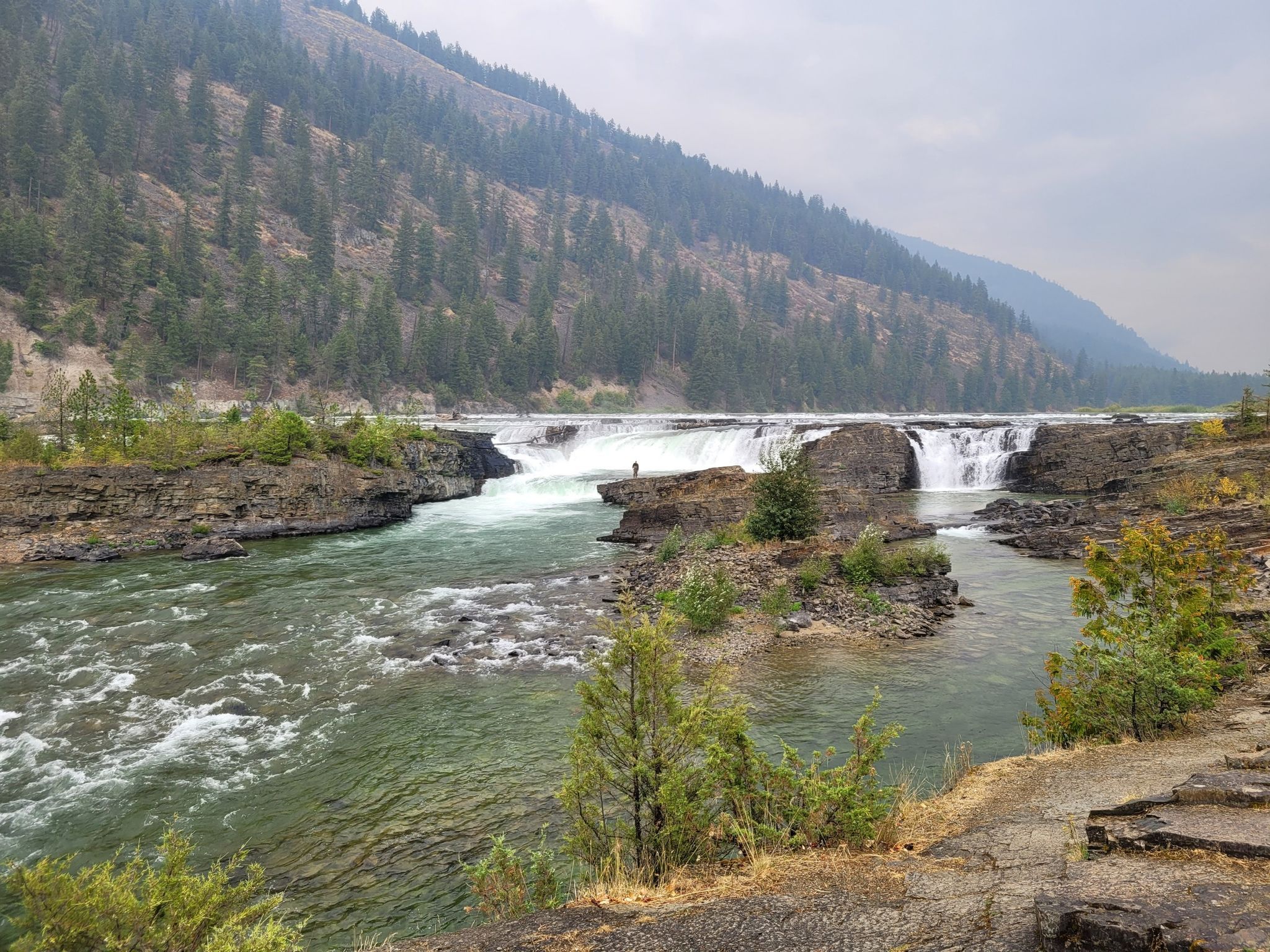 2048x1536 Waterfalls in Montana
