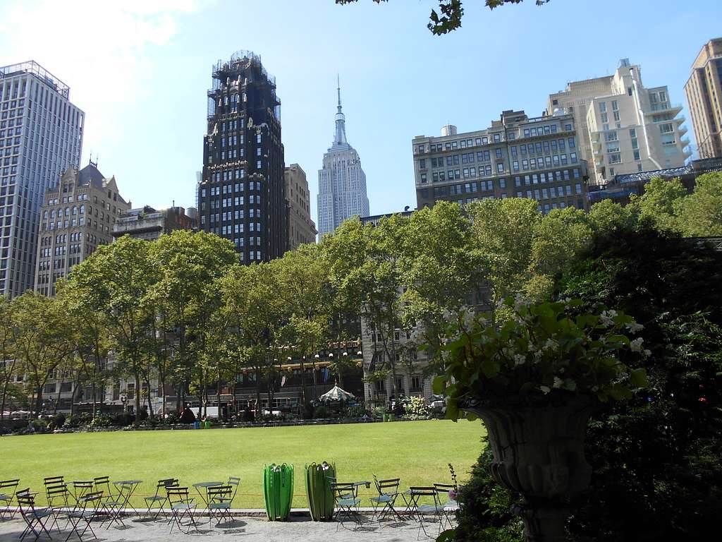 1024x768 Bryant Park & Emp State