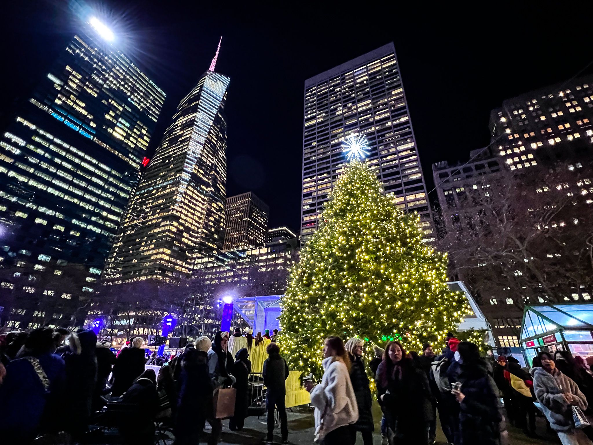 2048x1536 Bryant Park Winter Village 2022 in the City