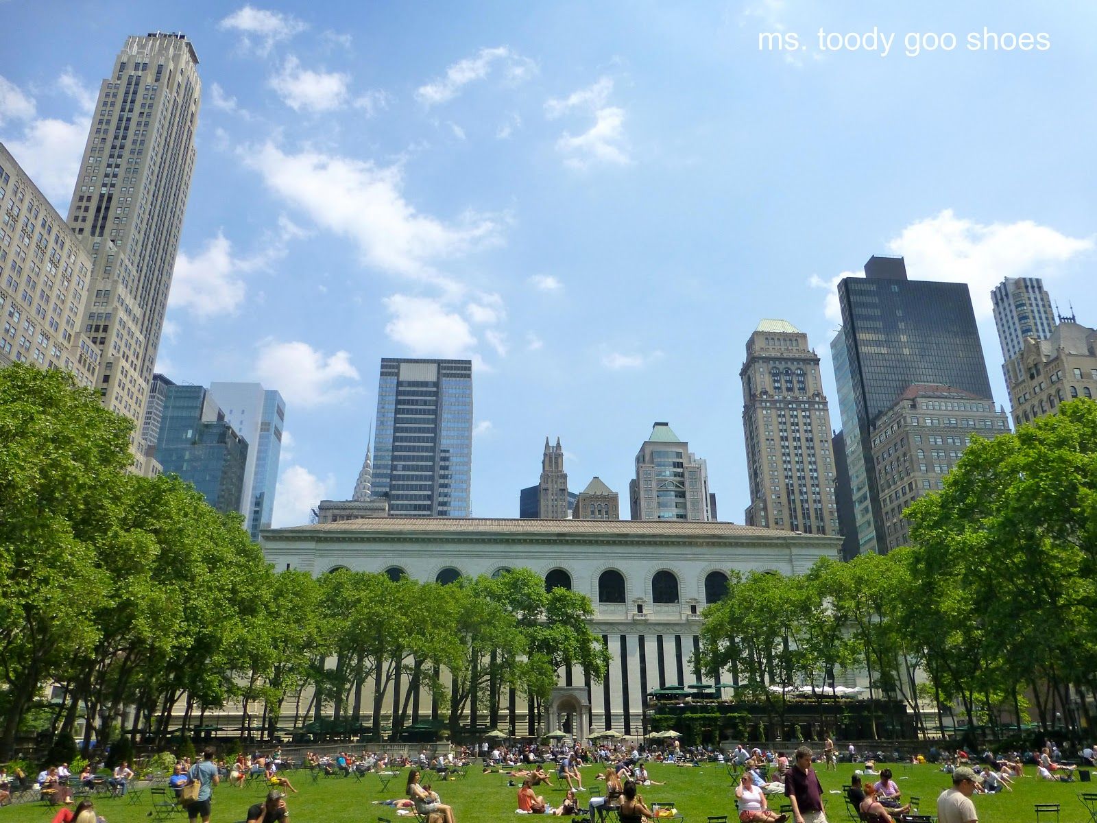 1600x1200 Ms. Toody Goo Shoes: Lunch in New York City's Bryant Park