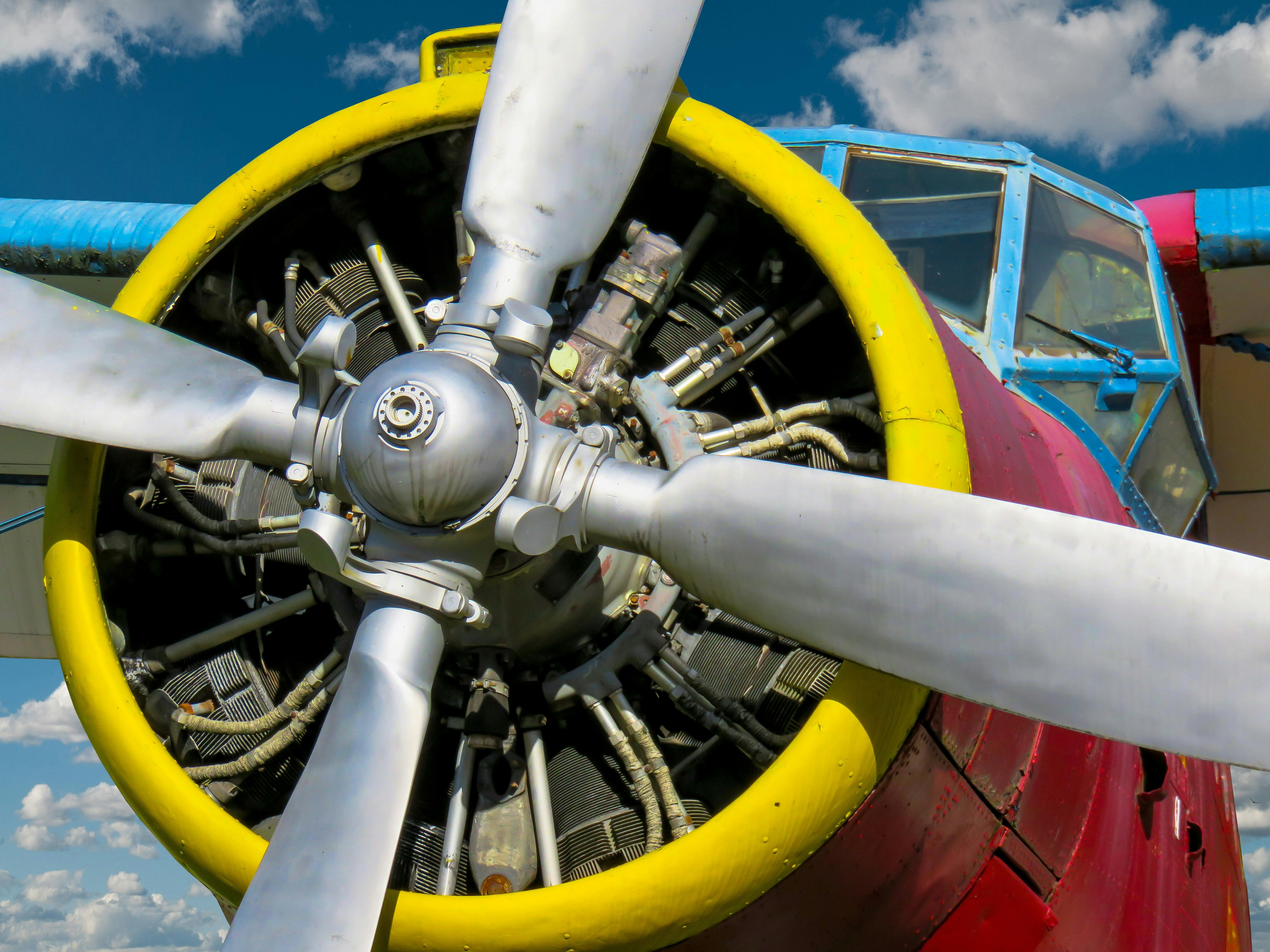 5184x3888 Gray Airplane Propeller · Free